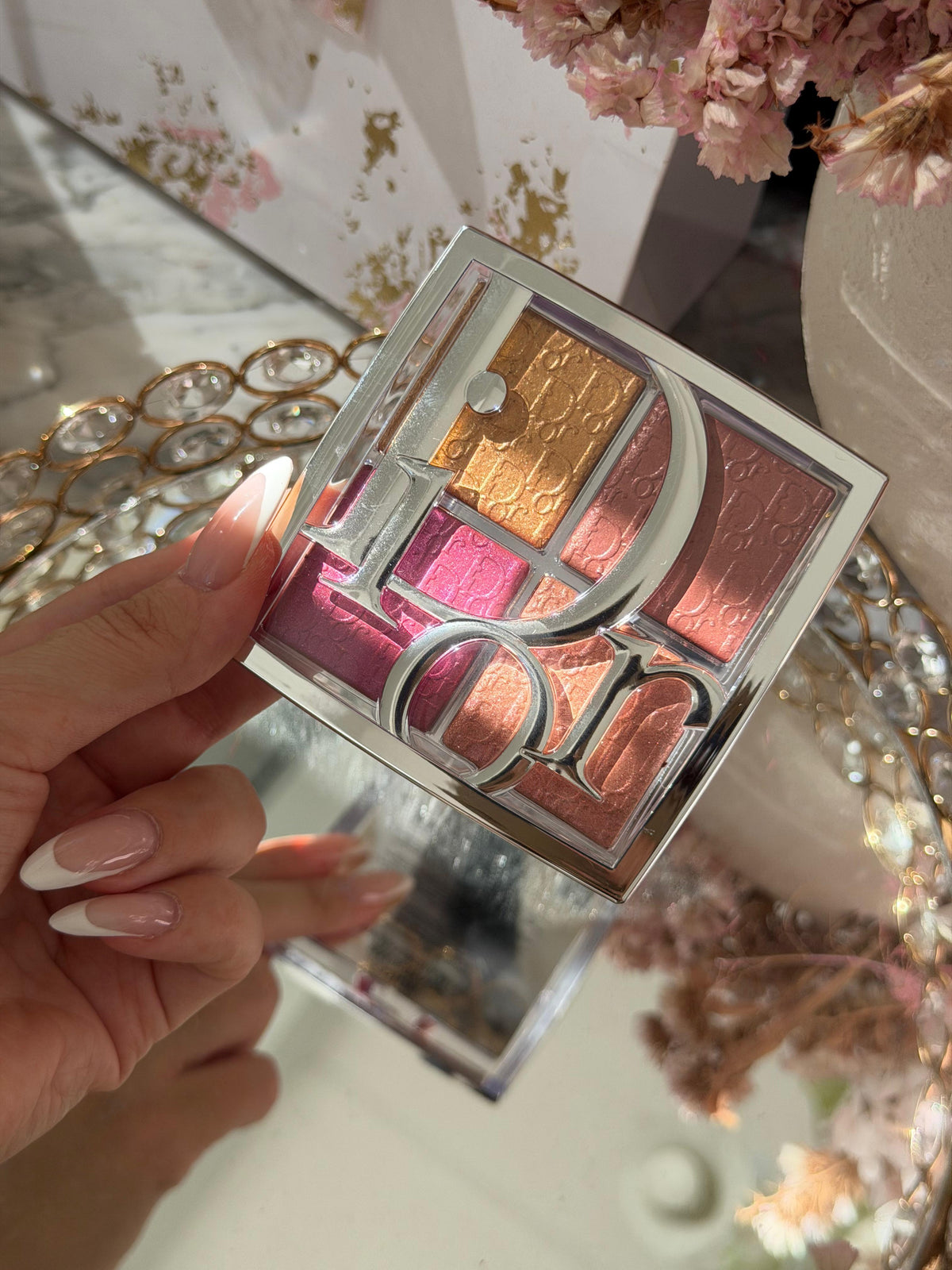 DIOR Backstage Glow Maximizer Palette (008)
Multi-Use Highlighter and Blush - Multi-Reflective Glow