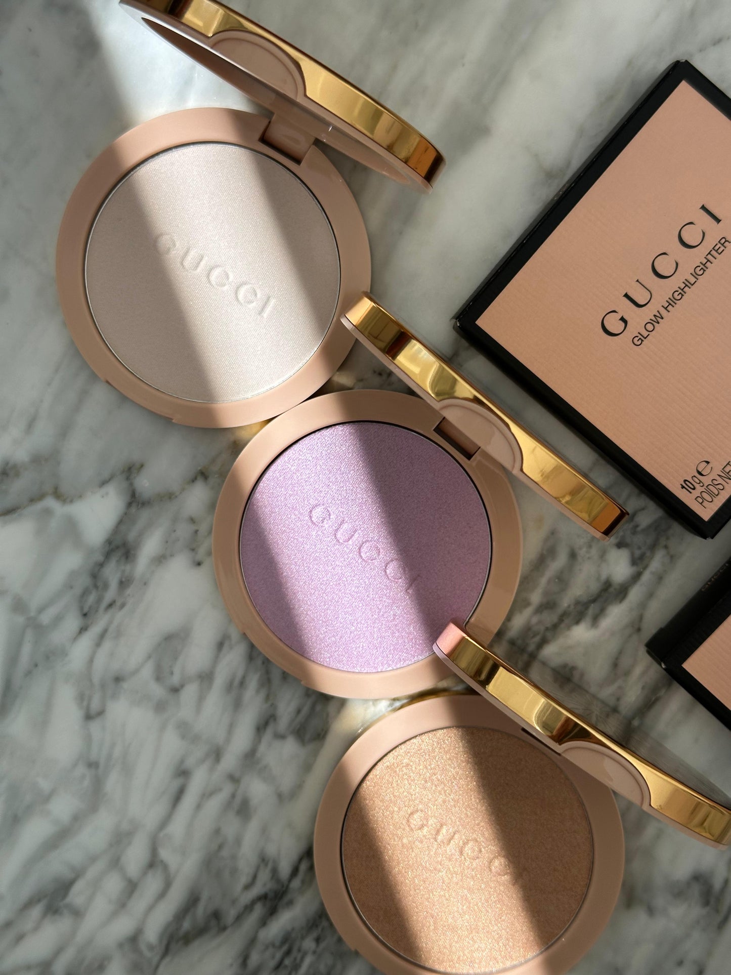 GUCCI Glow Highlighter (03)
Multi-Use Silky Illuminating Powder
