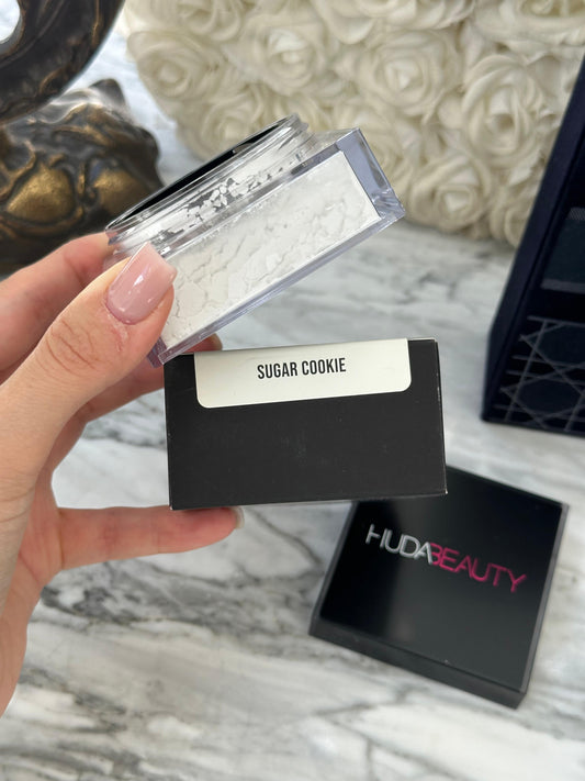 HUDA BEAUTY Easy Bake Loose Baking & Setting Powder - Sugar Cookie