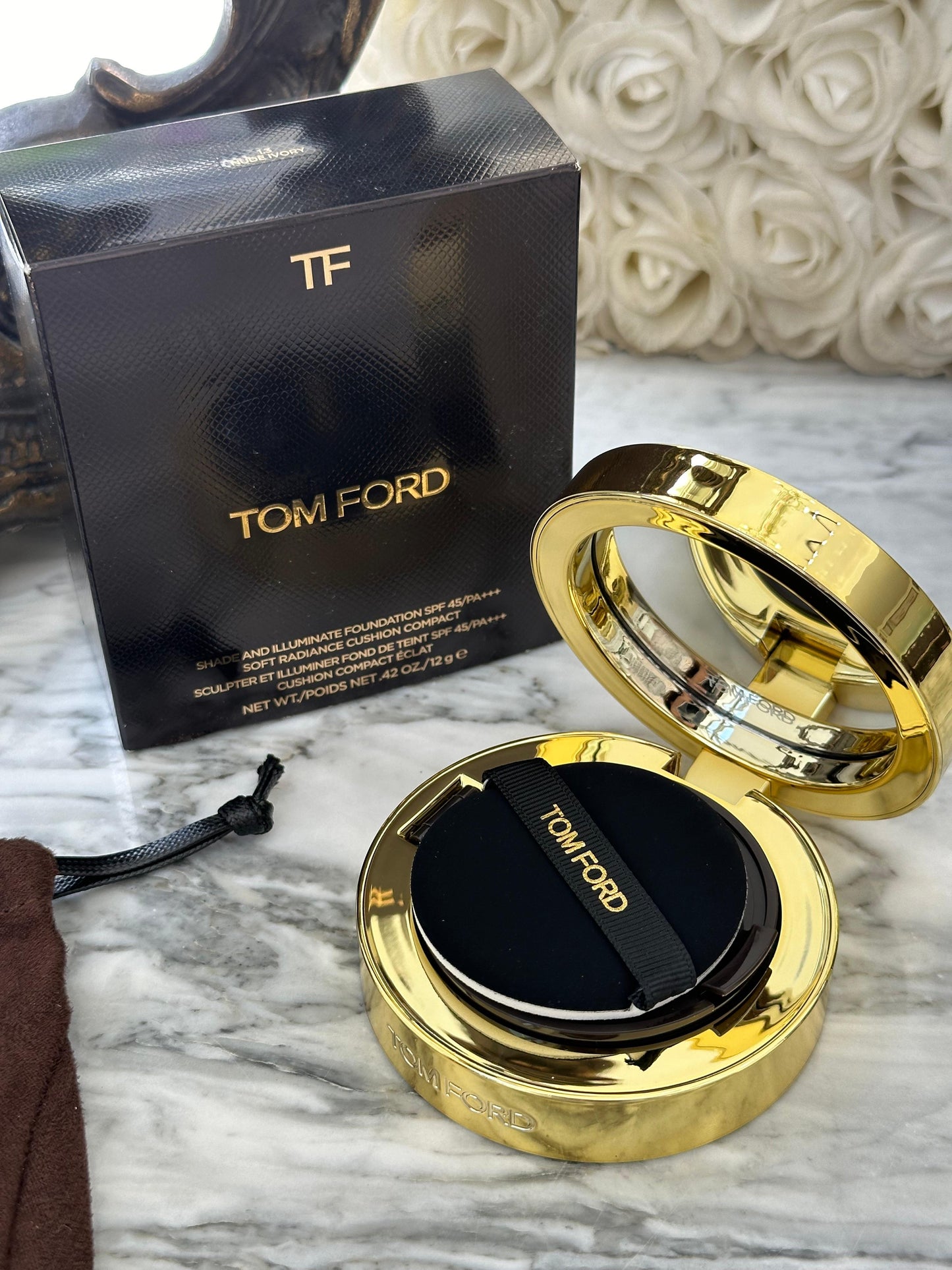 TOM FORD
Shade And Illuminate Soft Radiance Foundation Cushion Compact SPF 45/PA +++