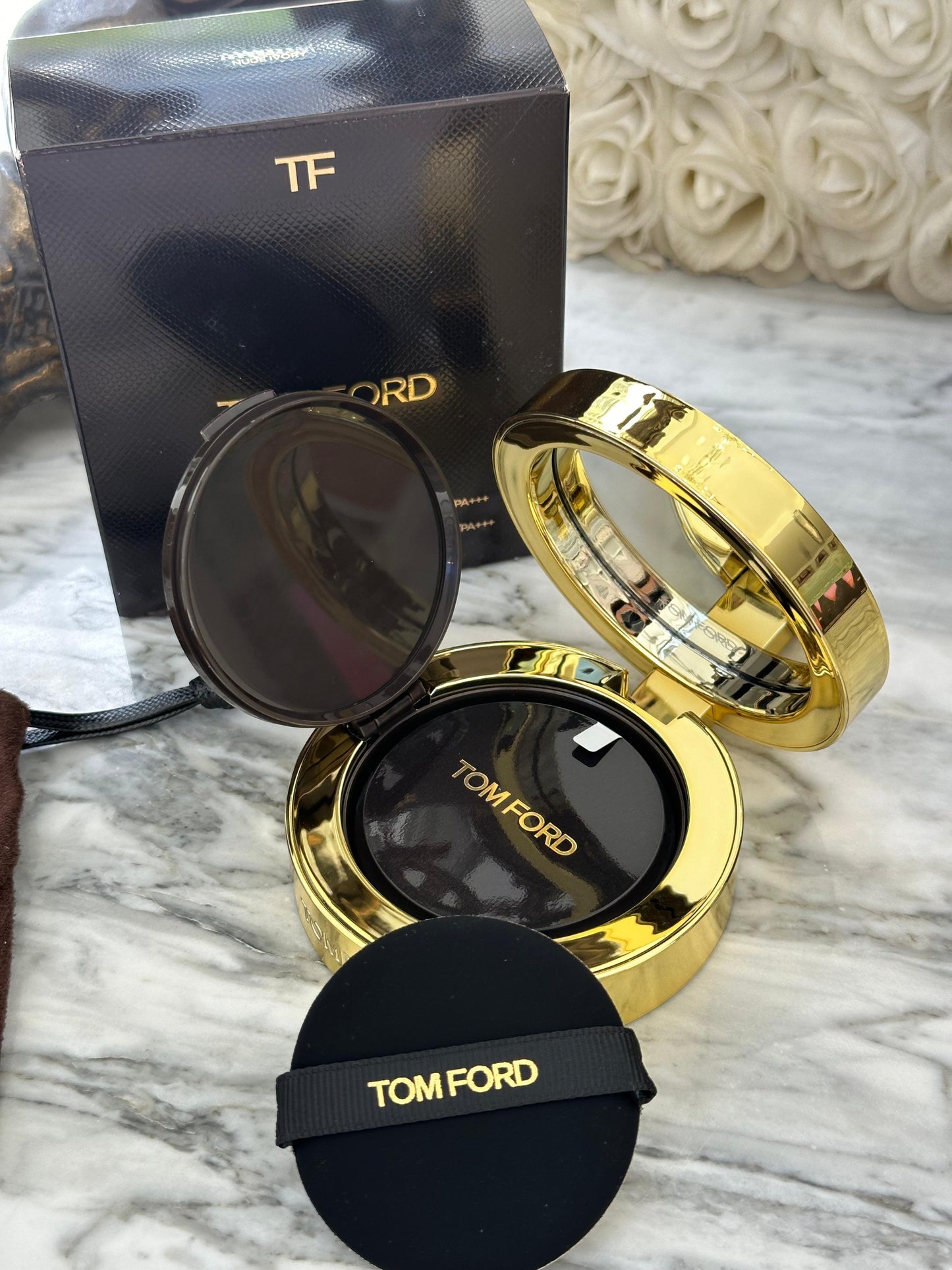TOM FORD
Shade And Illuminate Soft Radiance Foundation Cushion Compact SPF 45/PA +++