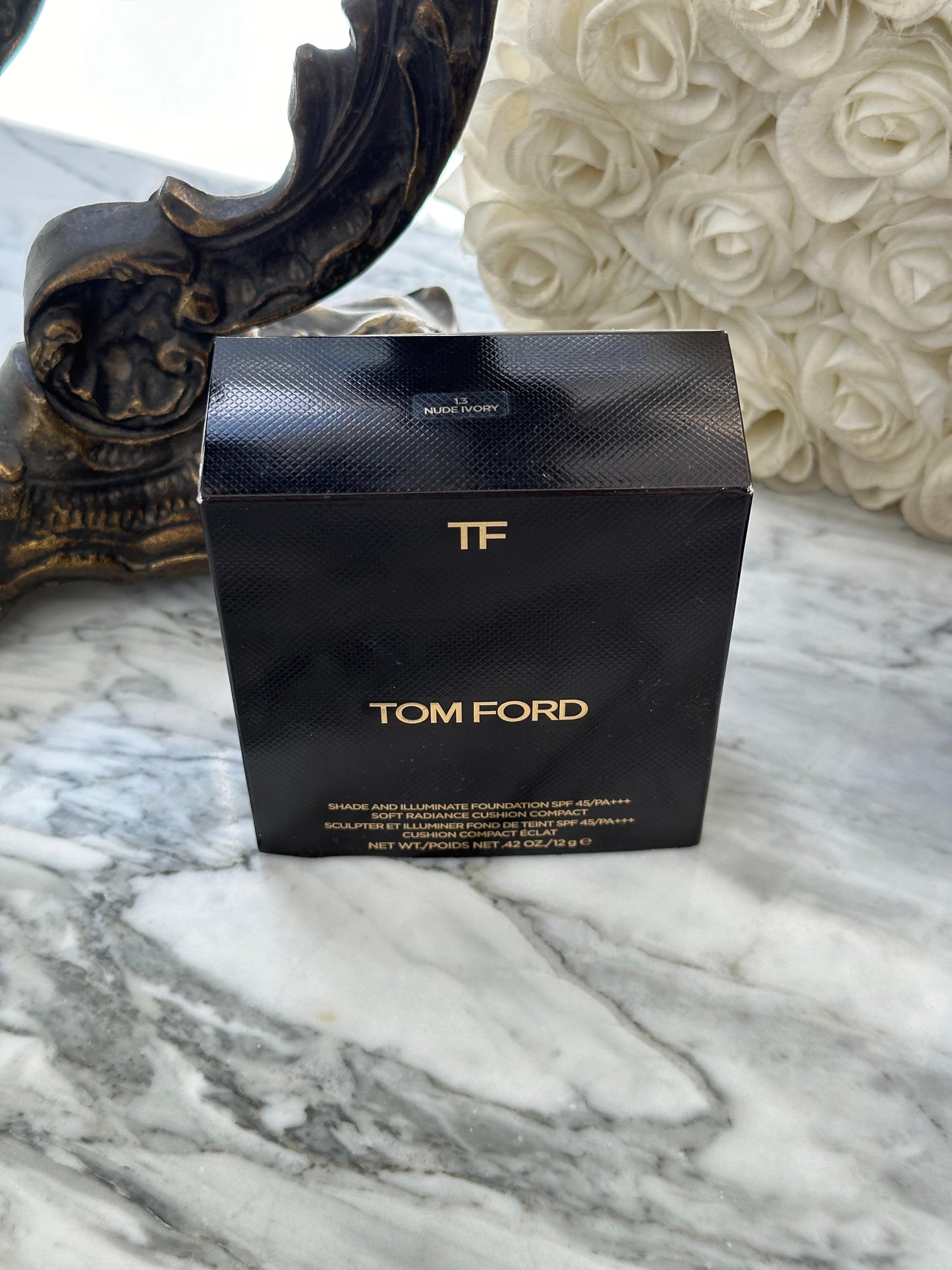 TOM FORD
Shade And Illuminate Soft Radiance Foundation Cushion Compact SPF 45/PA +++