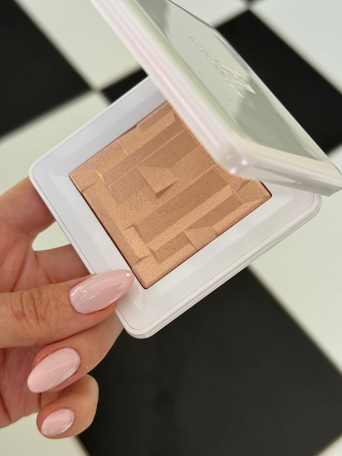 HAUS LABS By Lady Gaga
Bio-Radiant™ Gel-Powder Highlighter - Peach Quartz