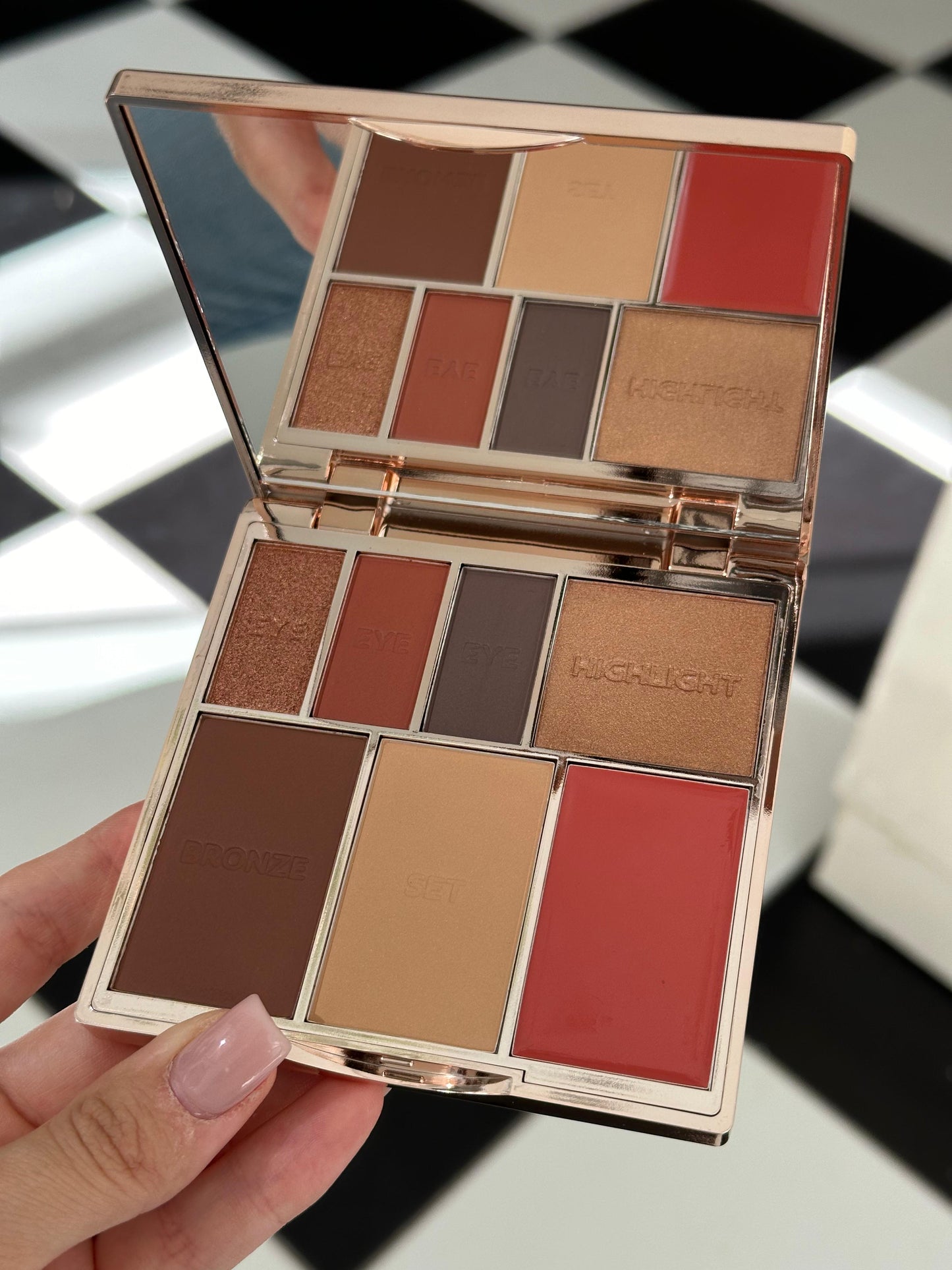 SCULPTED By Aimee
Sculpted Bare Basics Face And Eye Palette - Rose