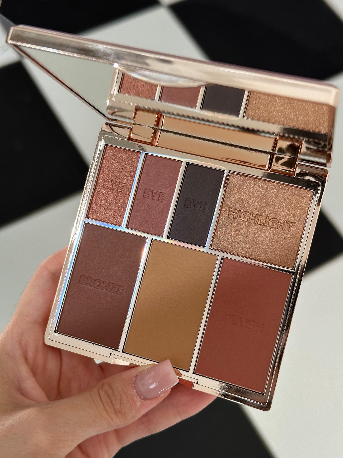 SCULPTED By Aimee
Sculpted Bare Basics Face And Eye Palette - Nude 02