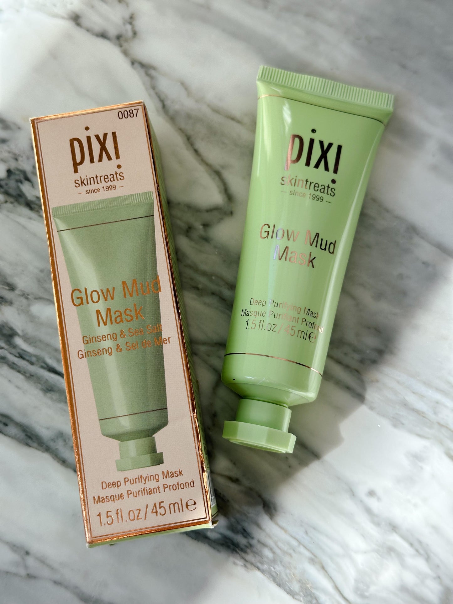 PIXI Glow Mud Mask
Deep Purifying Mask - Energizing and Revitalizing