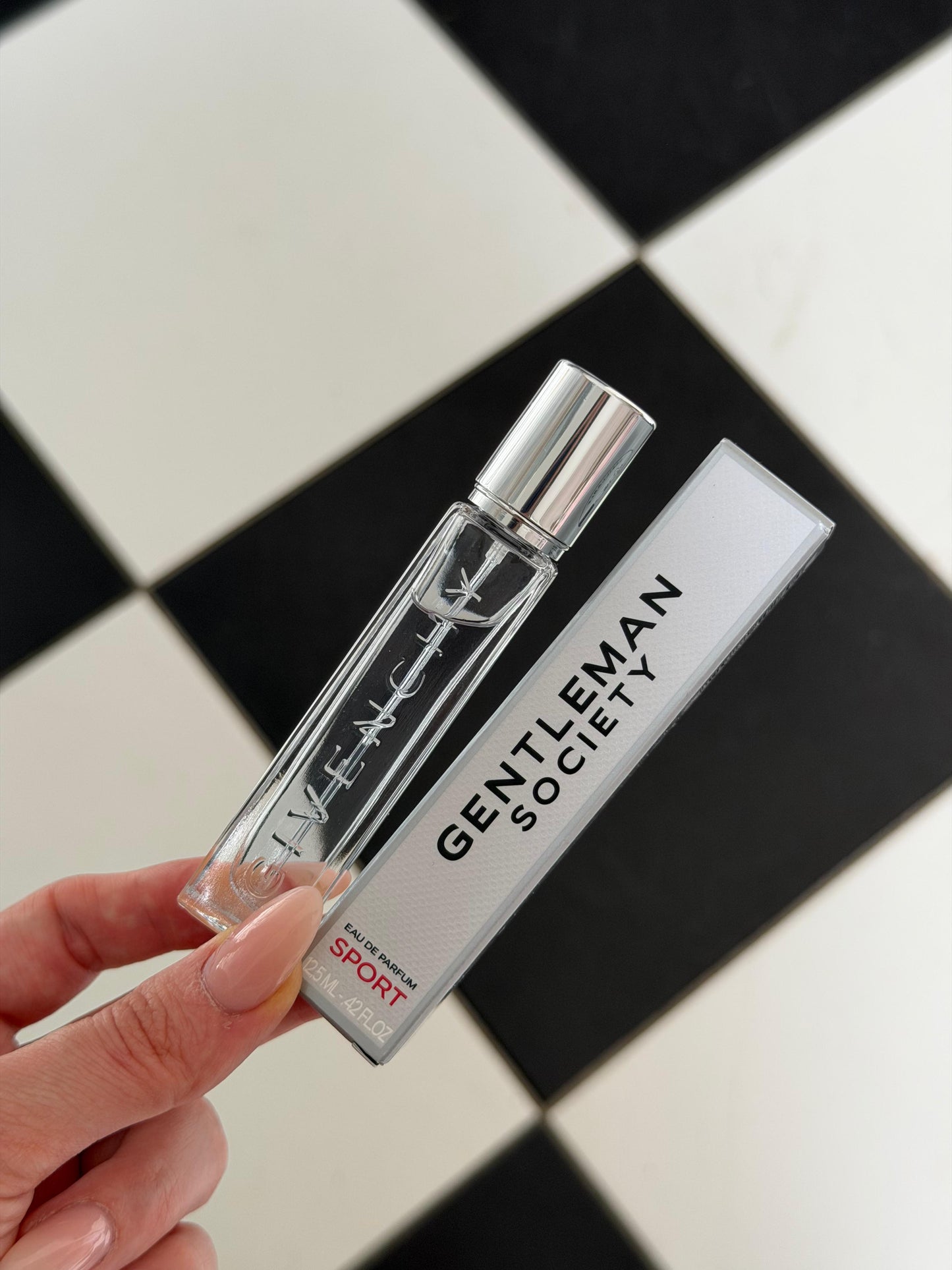 GIVENCHY Gentleman Society Eau De Parfum Sport - Travel Size
Citrus, Woody, Floral