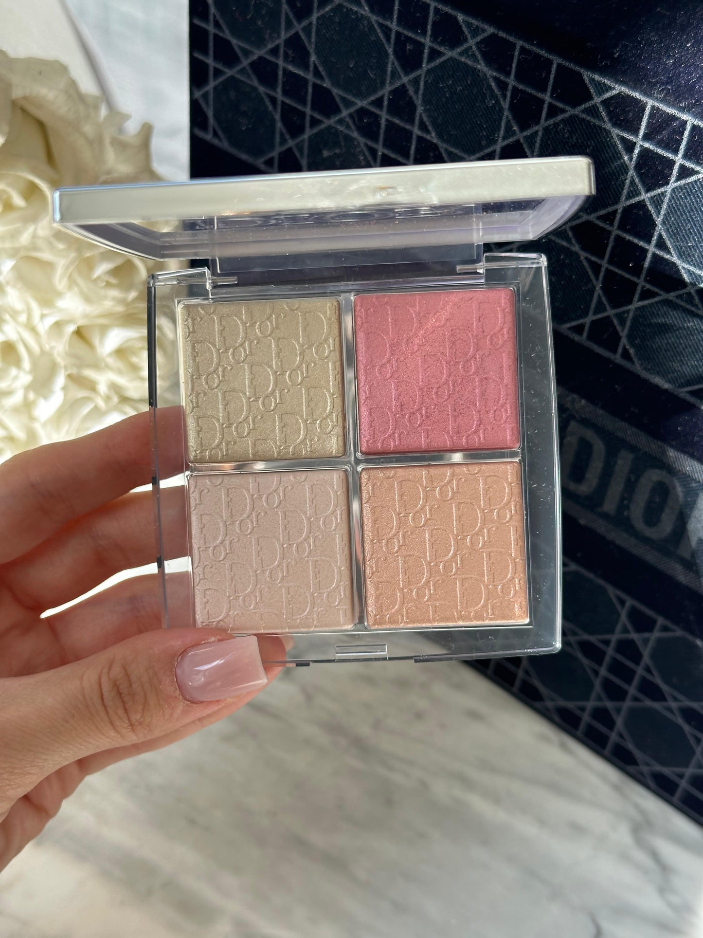 DIOR Backstage Glow Face Palette
Multi-Use Illuminating Makeup Palette - Highlight and Blush (004)