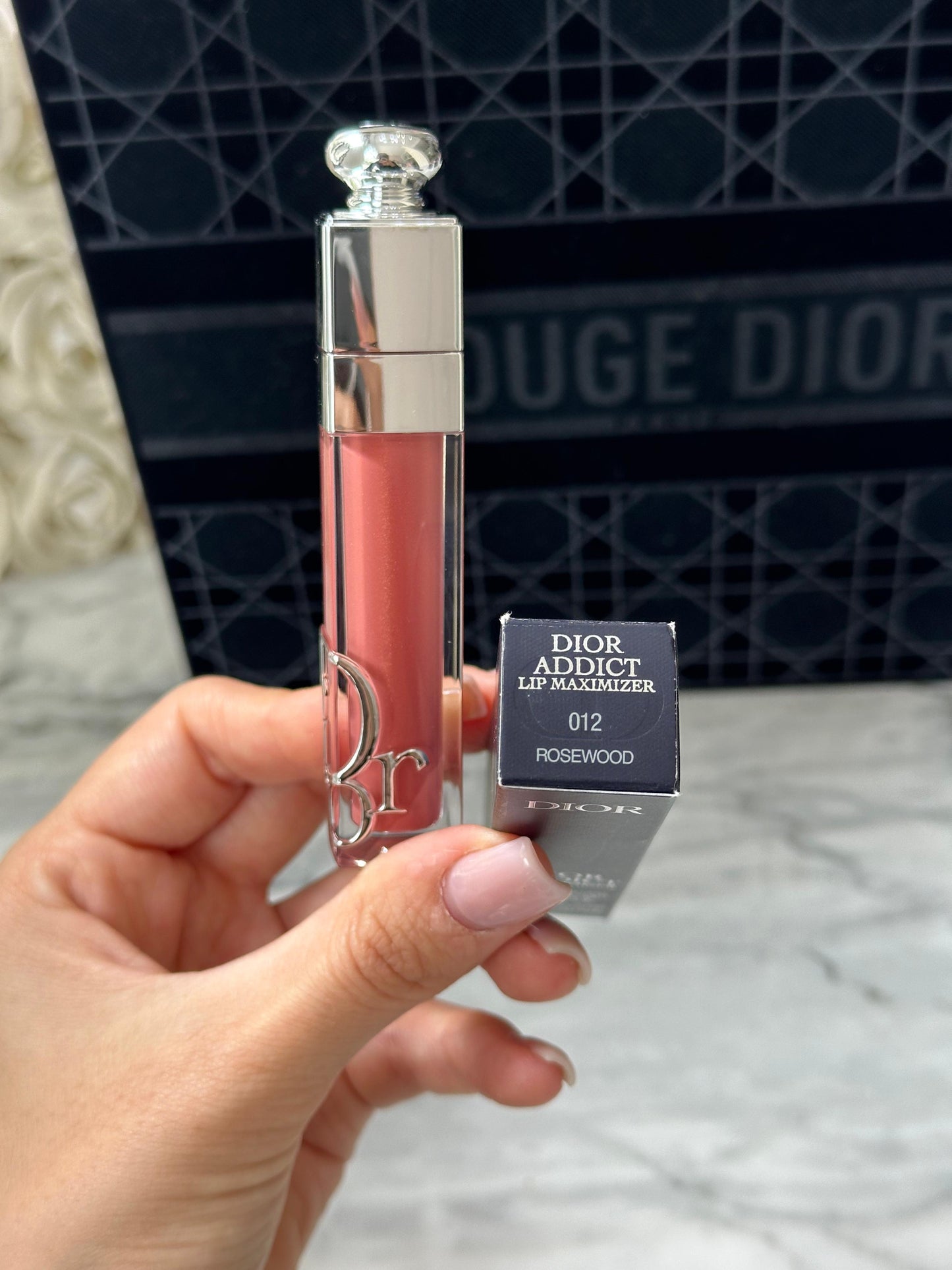 DIOR Addict Lip Maximizer (012)
Plumping Gloss - Instant and Long-Term Volume Effect - 24h Hydration