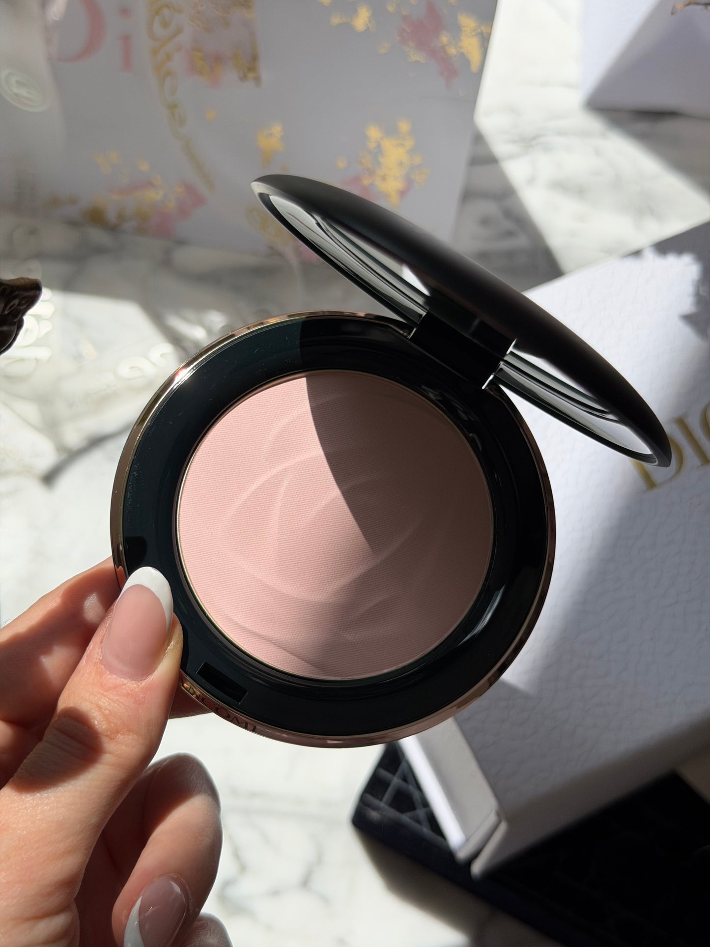 LANCÔME Teint Idole Ultra Wear Skin Refining Setting Powder (01)
All-Day Setting & Pore-Blurring