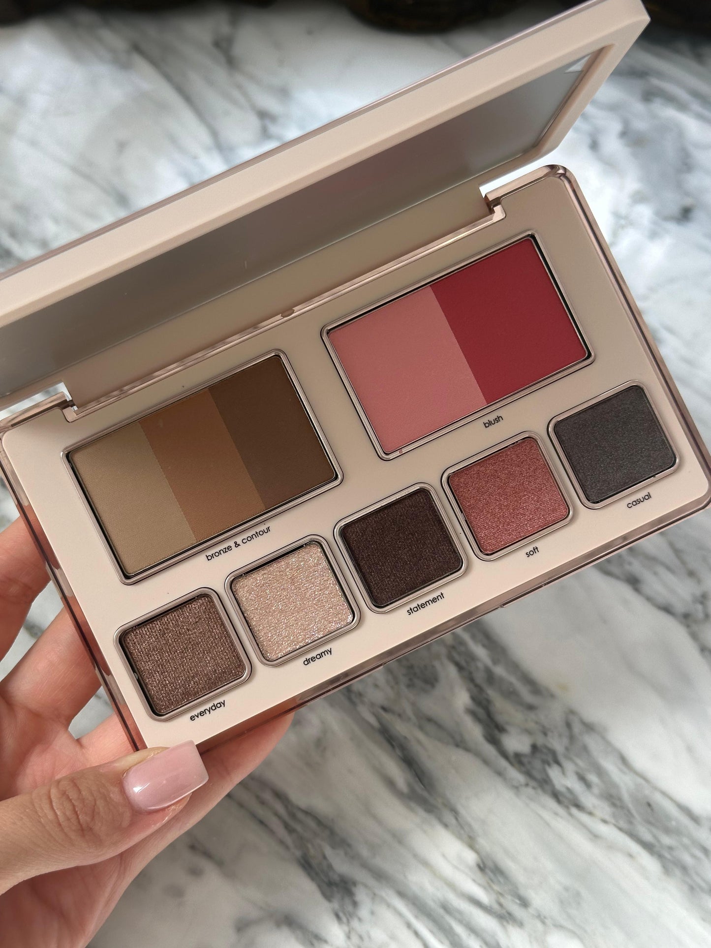 NATASHA DENONA Hyper Natural Face Palette
No-Makeup-Makeup Eye & Cheek Essential