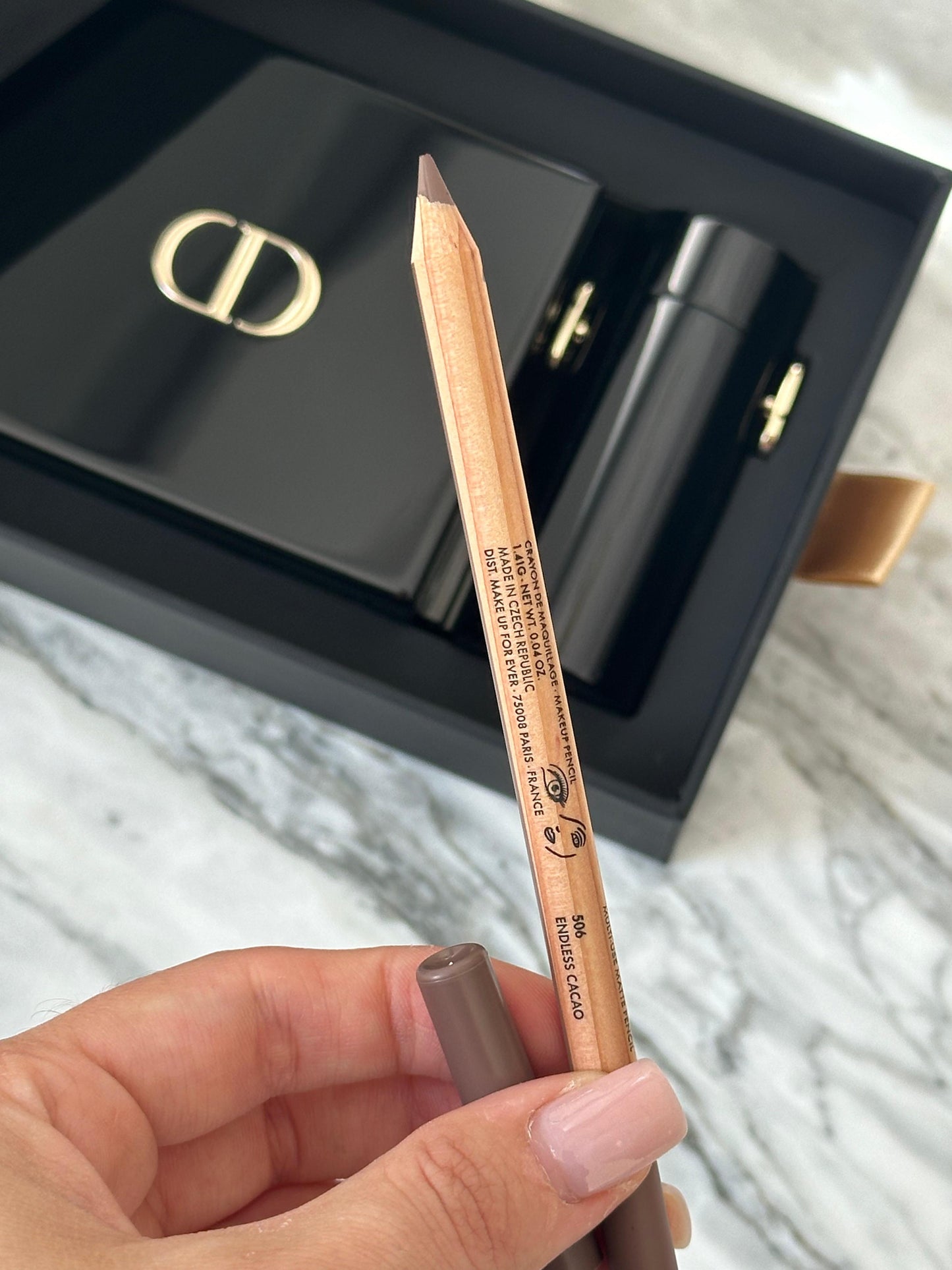 MAKE UP FOR EVER
Artist Color Pencil (506)
Brow, Eye & Lip Liner