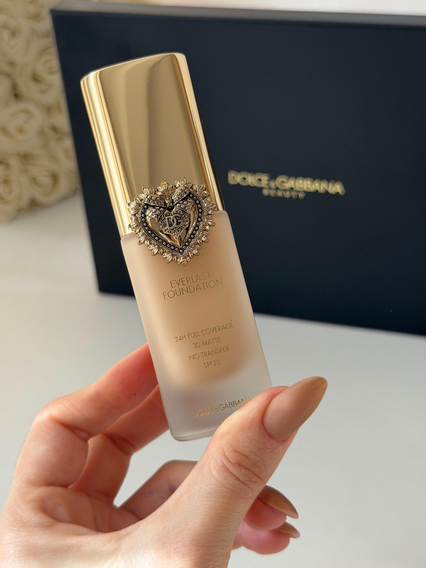 DOLCE&GABBANA Everlast Foundation (08W)
24H Full Coverage, 3D Matte, No Transfer SPF20