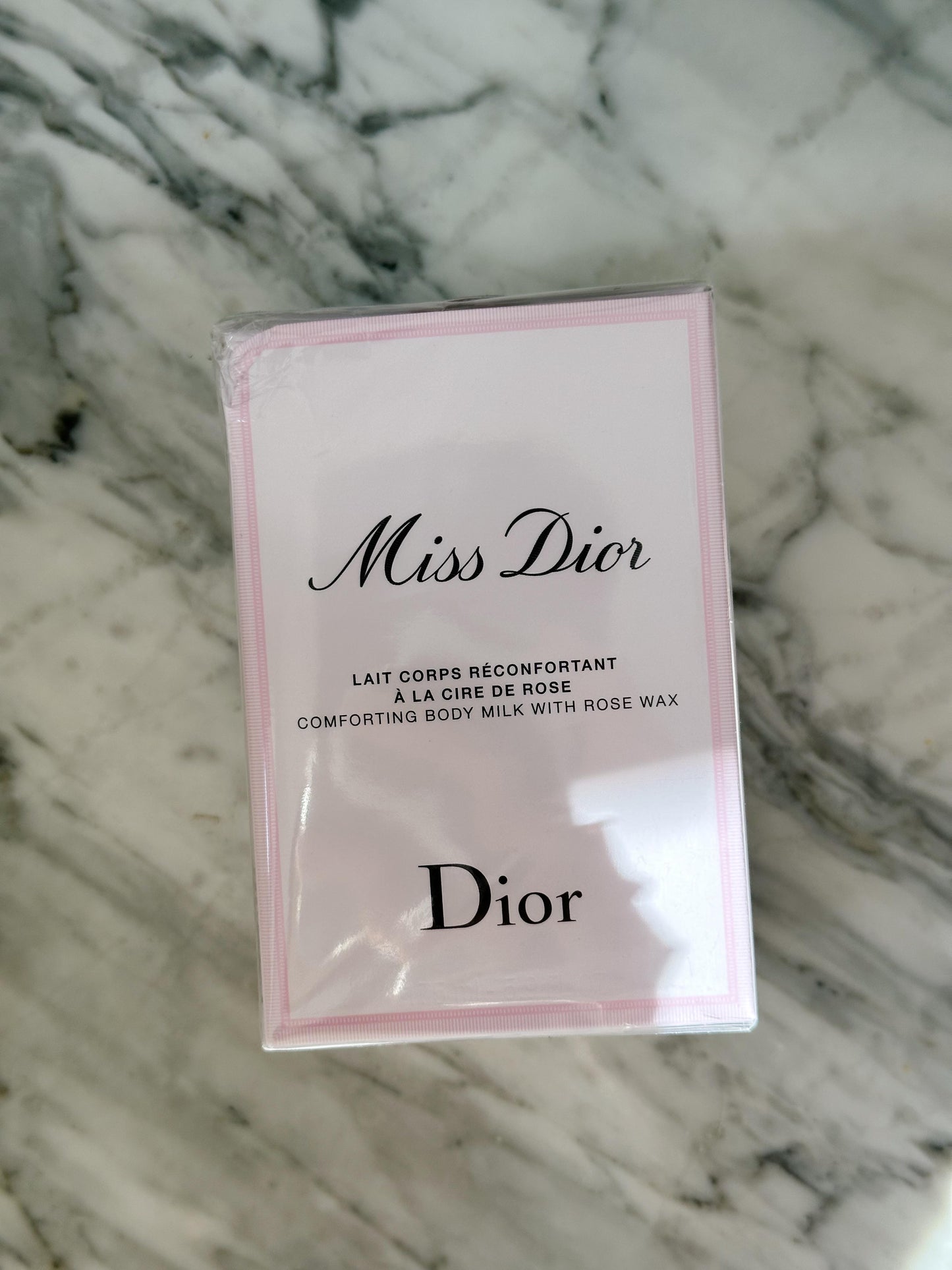 DIOR Miss Dior Comforting Body Milk with Rose Wax
Hydrating Body Milk
