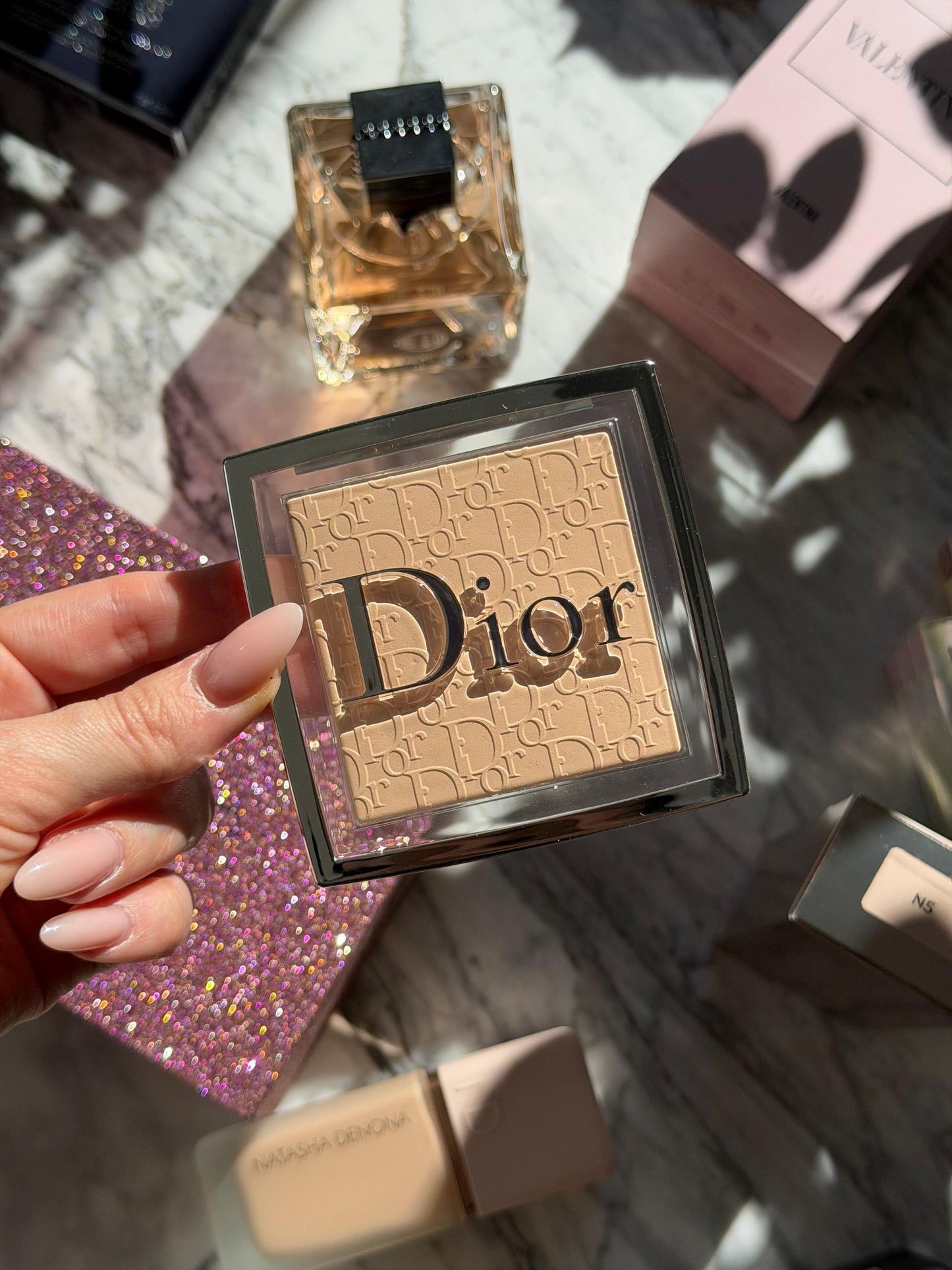 DIOR Backstage Face & Body Powder-No-Powder
Perfecting Translucent, Blurring Effect, Natural Radiant Finish - Long-Wear Matity