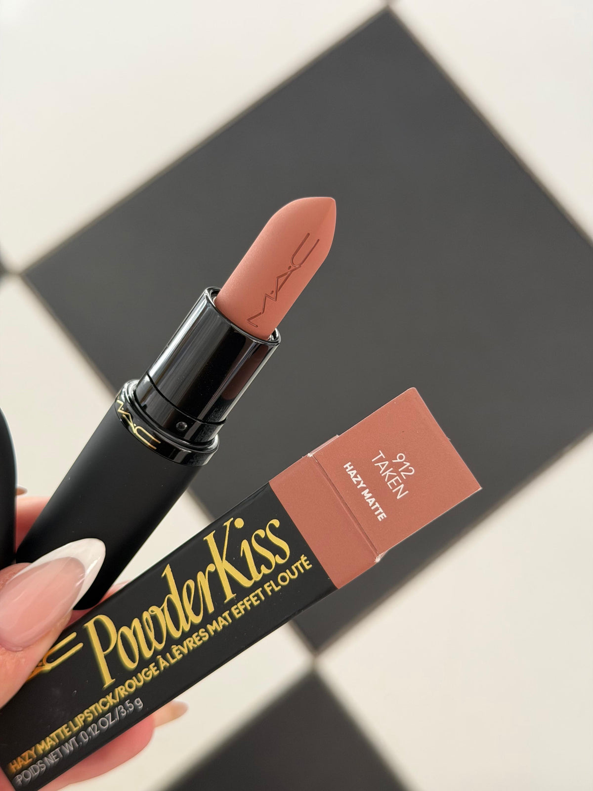 MAC PowderKiss Hazy Matte Lipstick (912)
10HR Hydrating Longwear, Blurs Lips