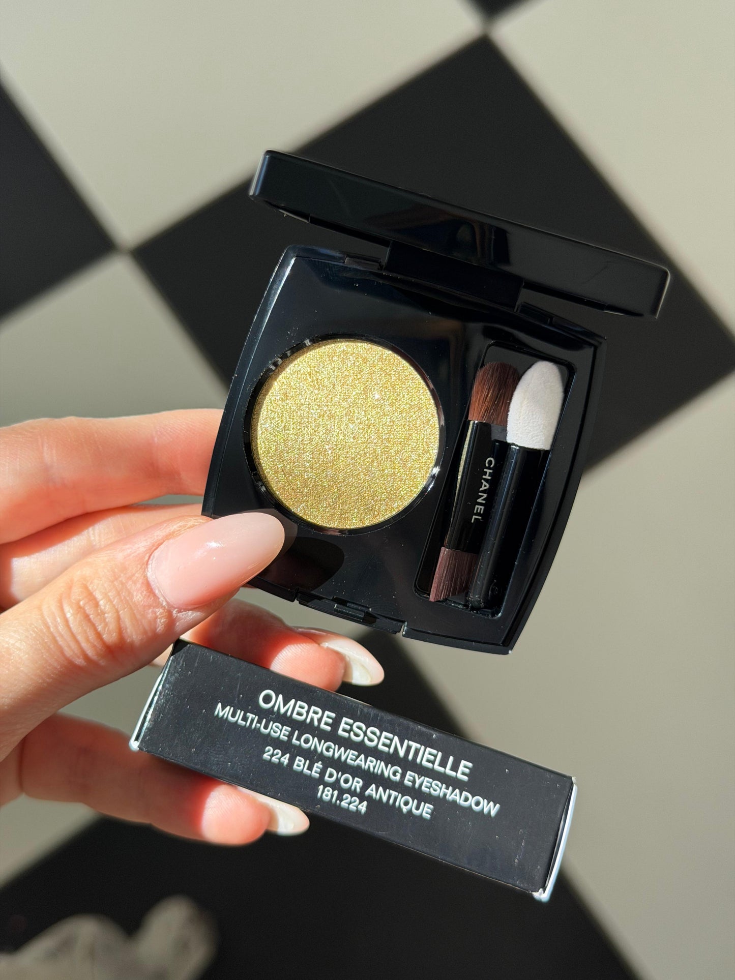 CHANEL Ombre Essentielle Multi-Use Longwearing Eyeshadow (224)