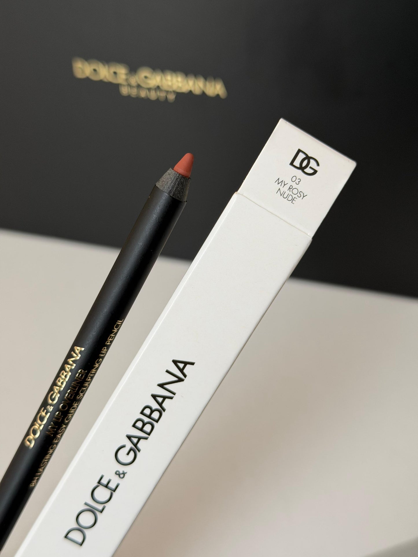 DOLCE&GABBANA My Lip Overliner
8H Lasting Easy Glide Sculpting Lip Pencil (03)