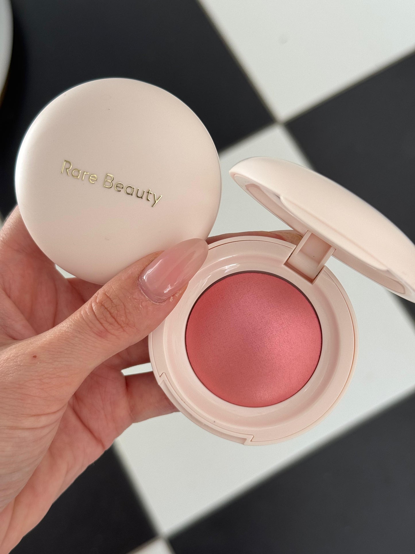 RARE BEAUTY Powder Blush - Happy