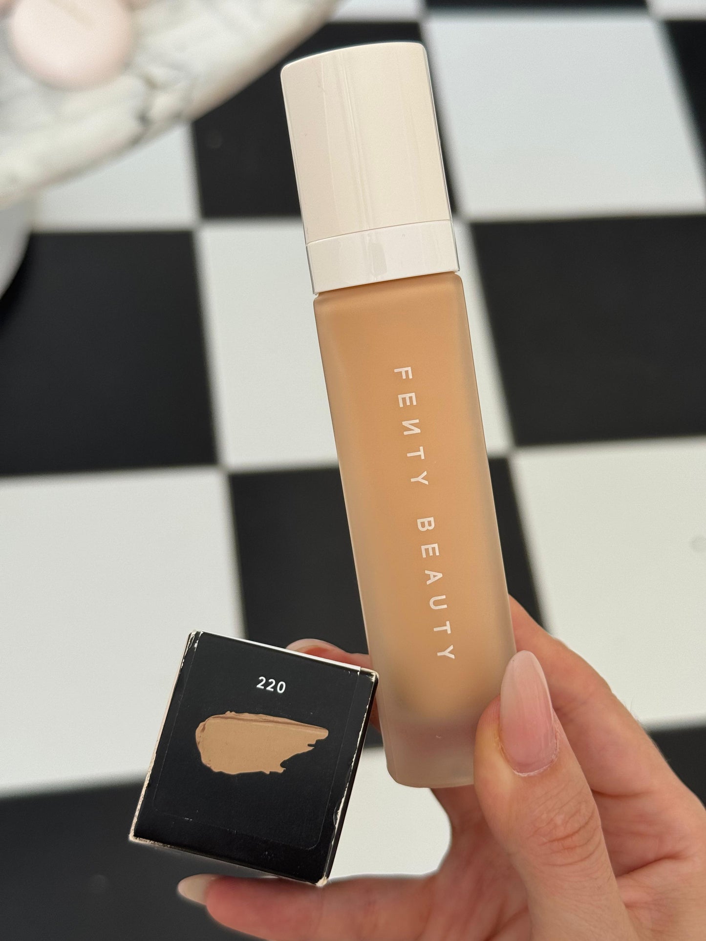 FENTY BEAUTY Pro Filt'r Soft Matte Longwear Foundation (220)