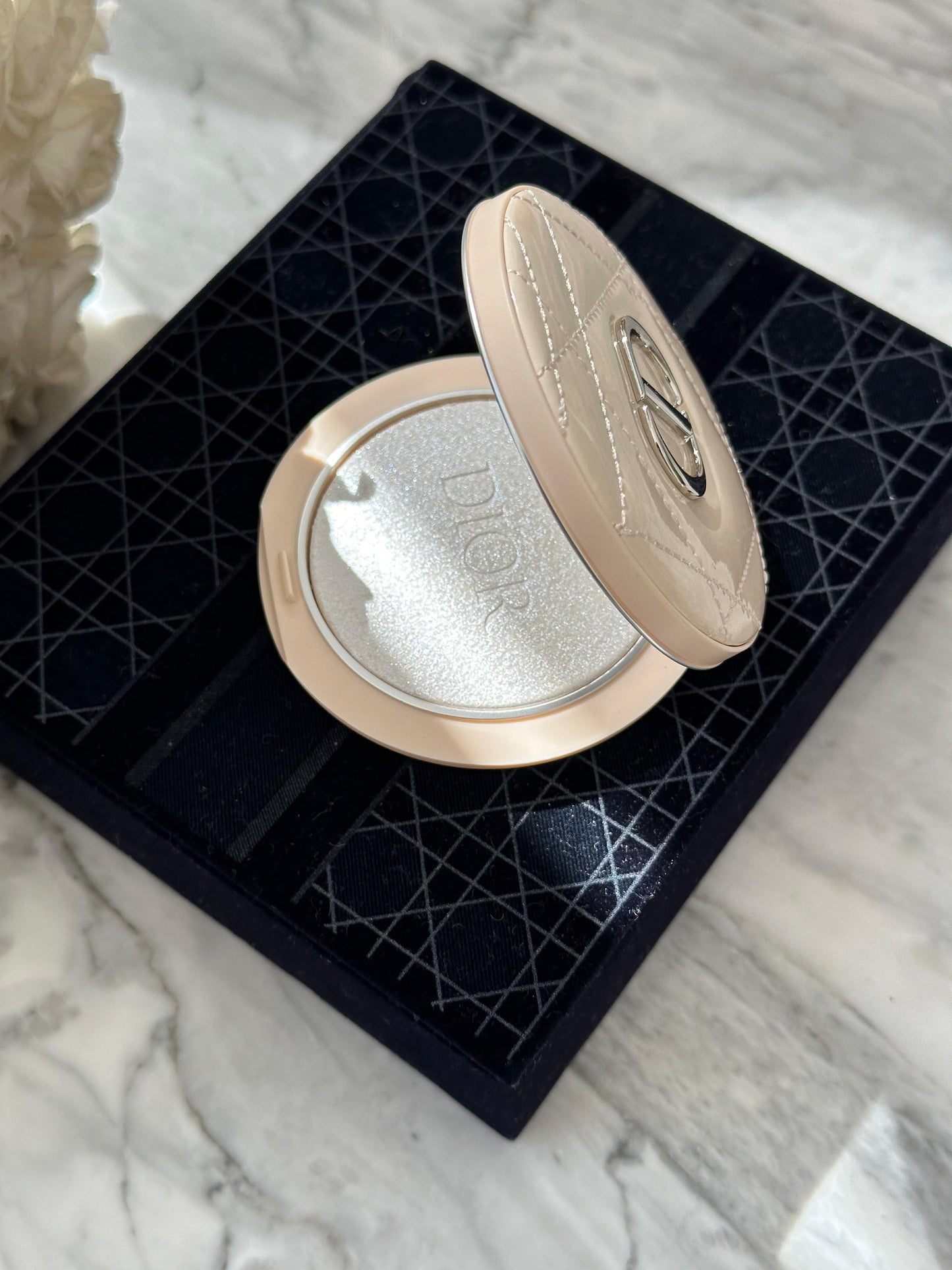 DIOR Forever Couture Luminizer
Longwear Highlighter - 95%* Natural-Origin Pigments