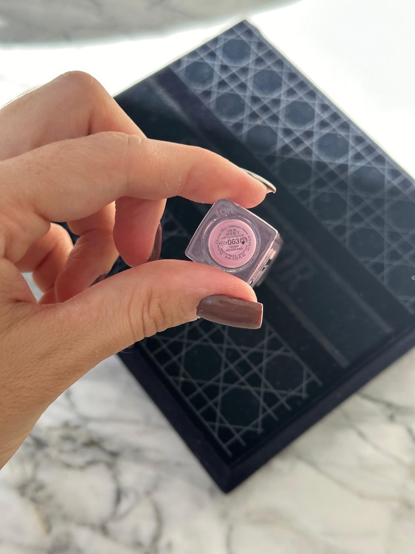 DIOR Addict Lip Maximizer (063)
Plumping Gloss - Instant and Long-Term Volume Effect - 24h Hydration