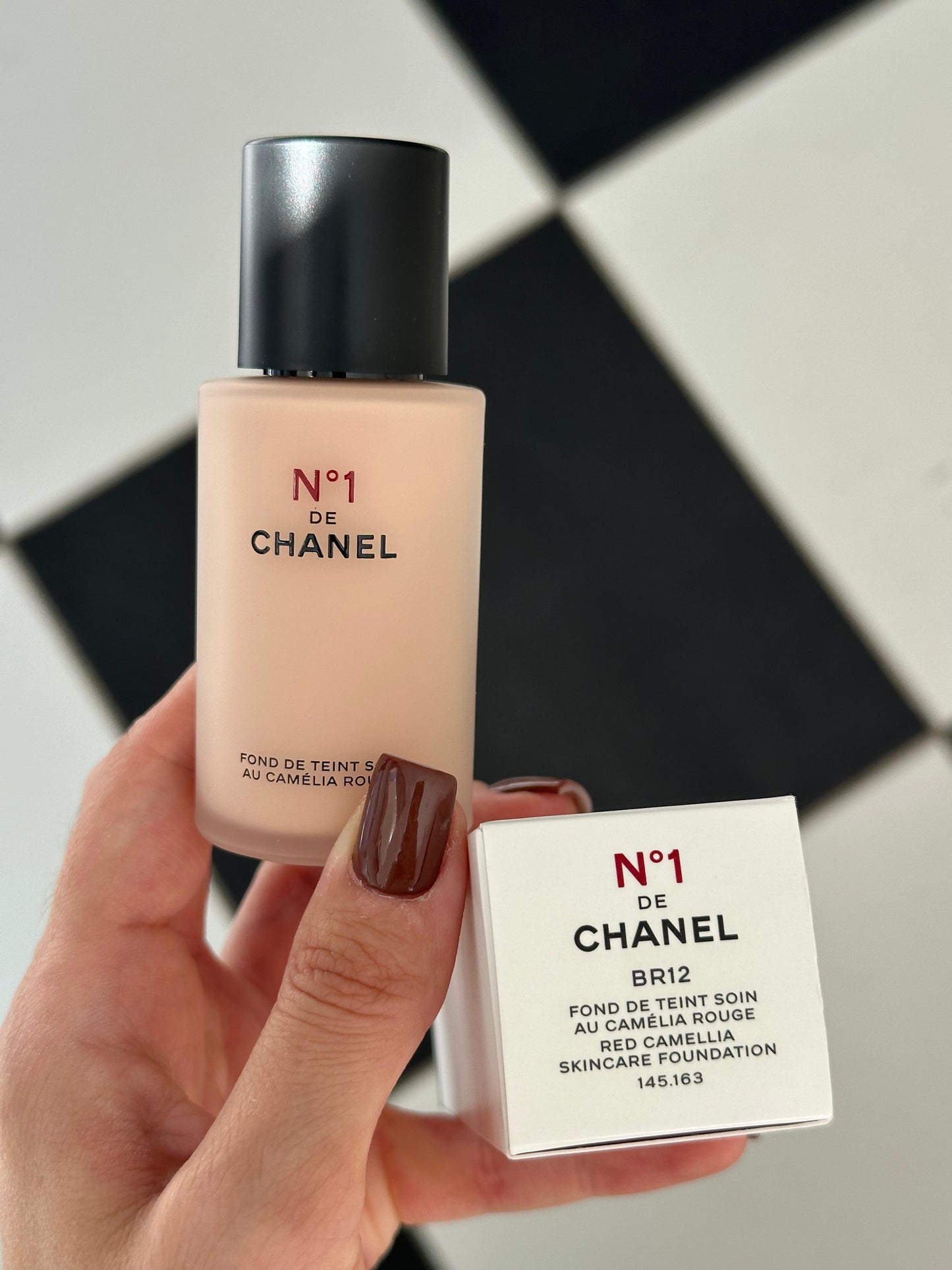 CHANEL N°1 De Chanel Red Camellia Skincare Foundation (BR12)
Illuminates - Hydrates - Protects