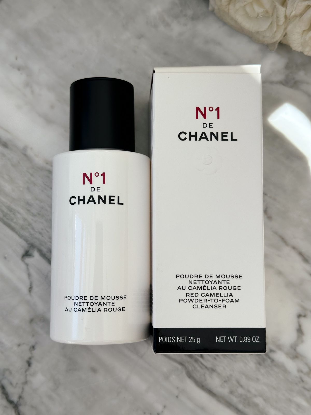 CHANEL N°1 De Chanel Powder-To-Foam Cleanser
Cleanses - Purifies - Illuminates