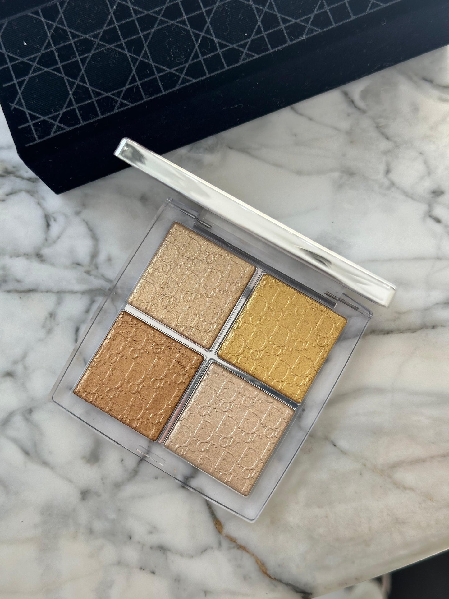 DIOR Backstage Glow Face Palette
Multi-Use Illuminating Makeup Palette - Highlight and Blush 003 Pure Gold