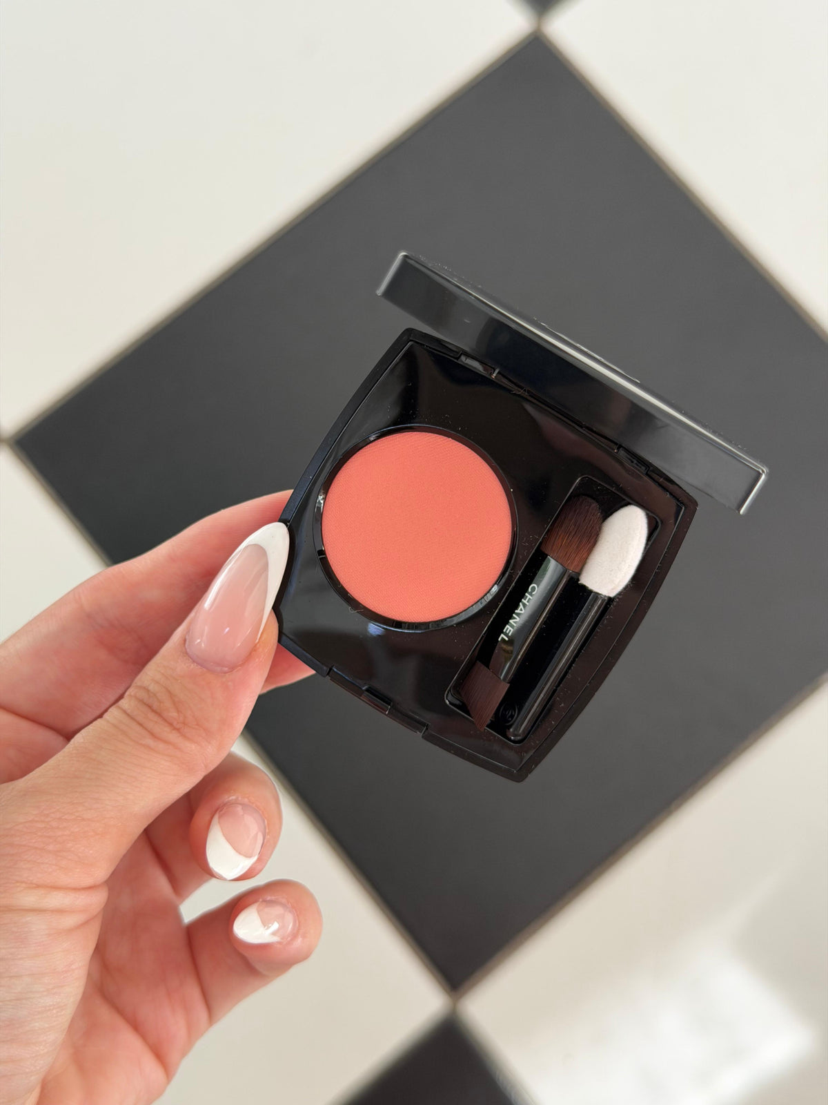 CHANEL Ombre Essentielle Multi-Use Longwearing Eyeshadow (228)