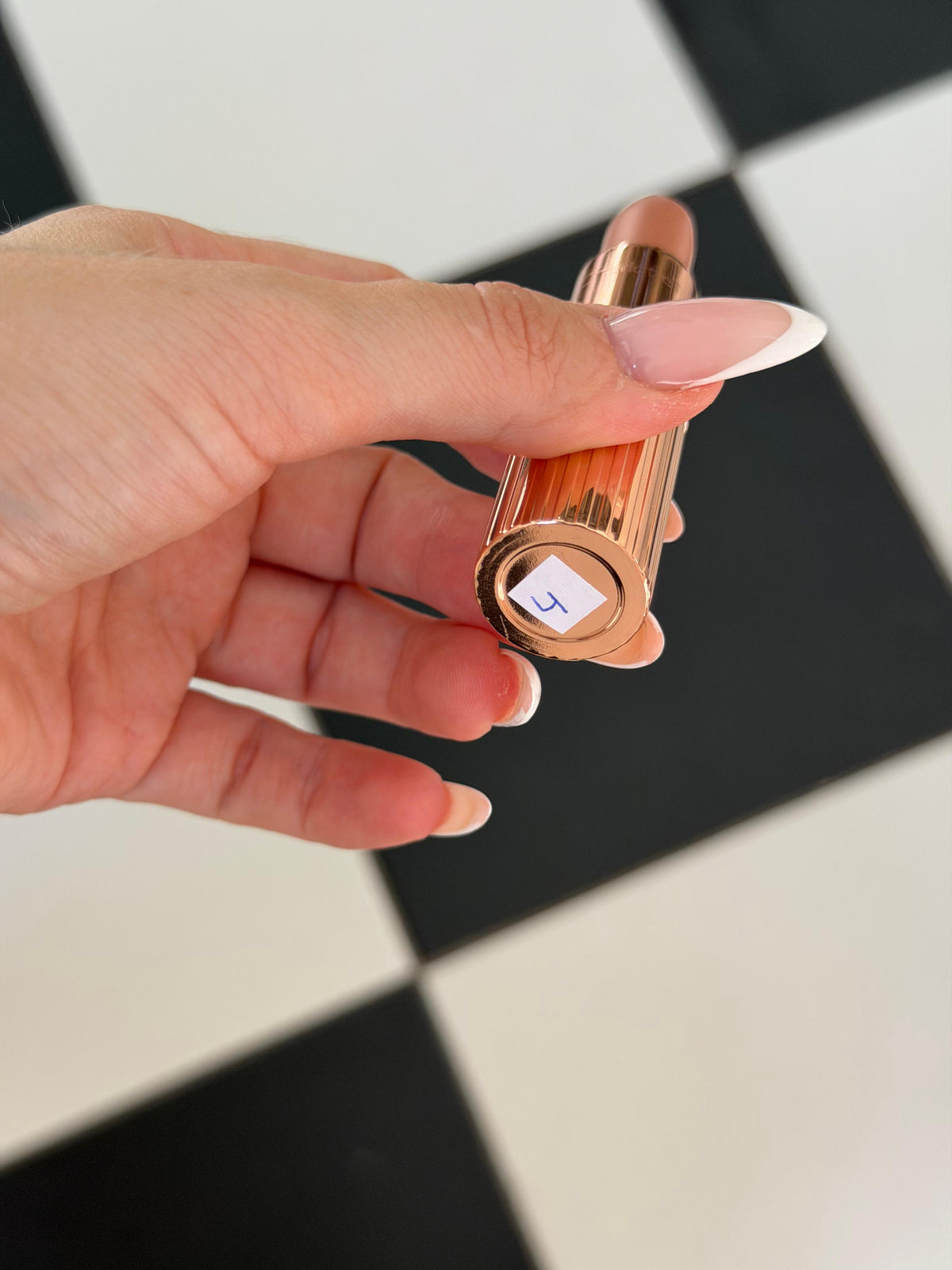 CHARLOTTE TILBURY Pillow Talk
Matte Revolution Long-Lasting Lipstick (4)