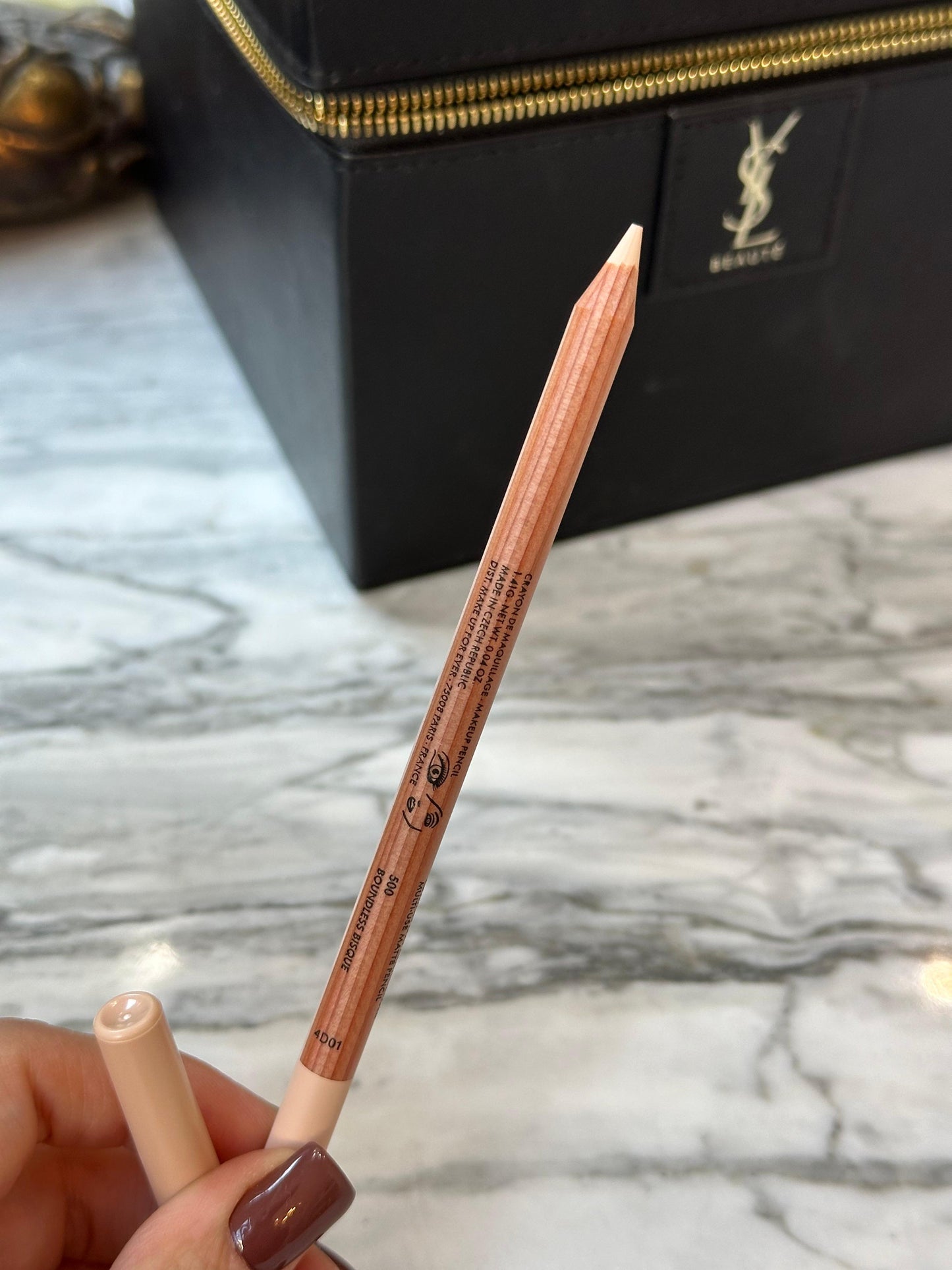 MAKE UP FOR EVER
Artist Color Pencil (500)
Brow, Eye & Lip Liner