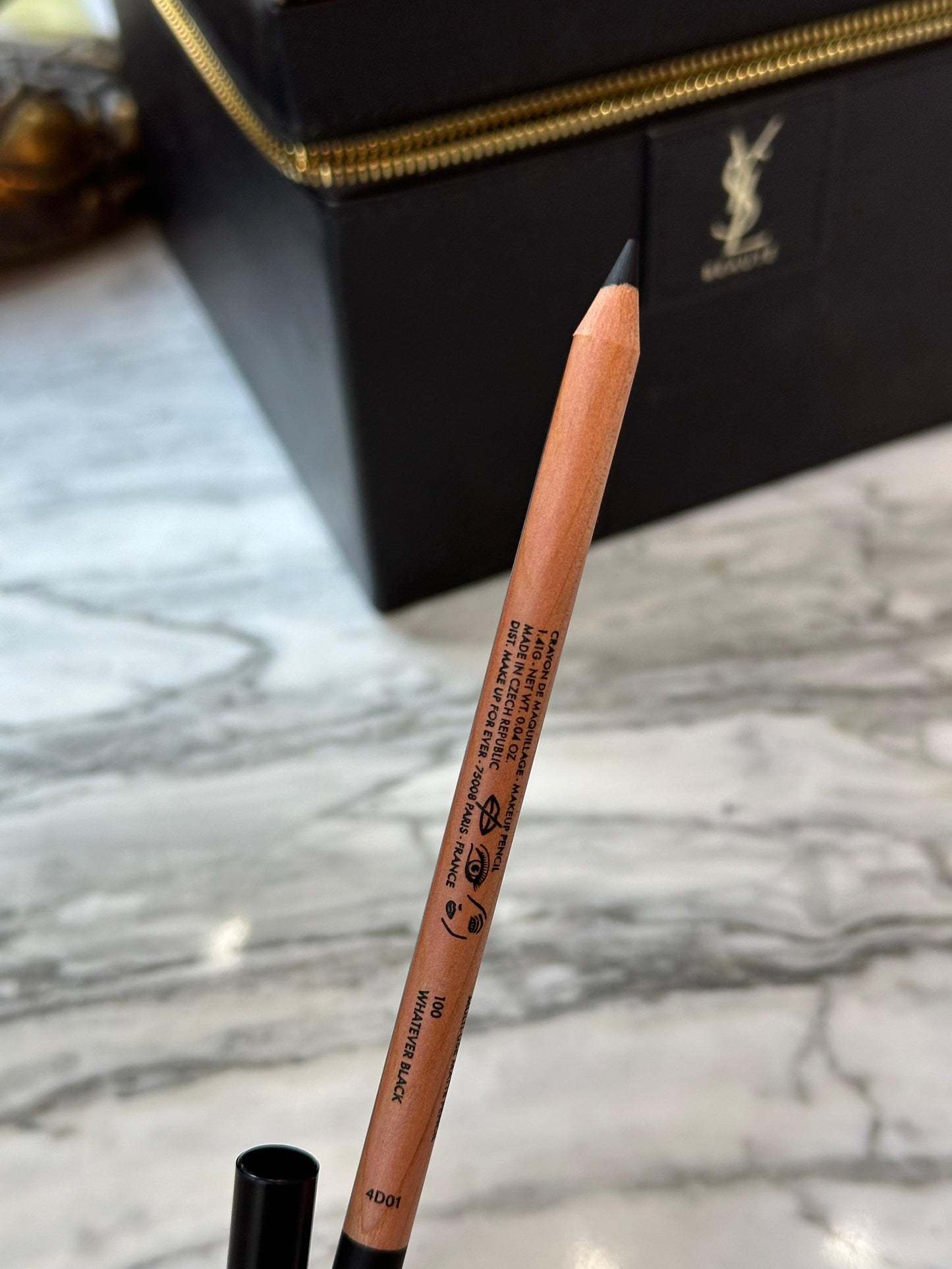 MAKE UP FOR EVER
Artist Color Pencil (100)
Brow, Eye & Lip Liner