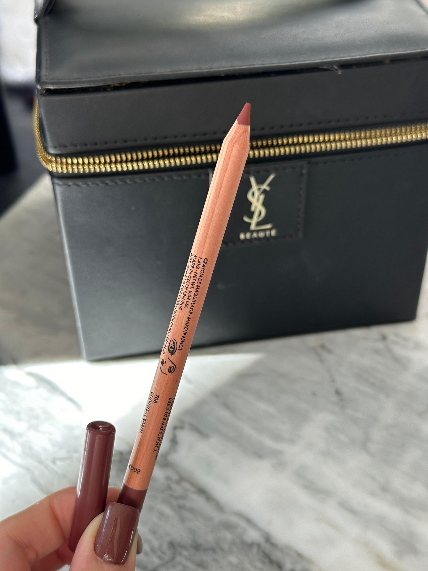 MAKE UP FOR EVER
Artist Color Pencil (708)
Brow, Eye & Lip Liner