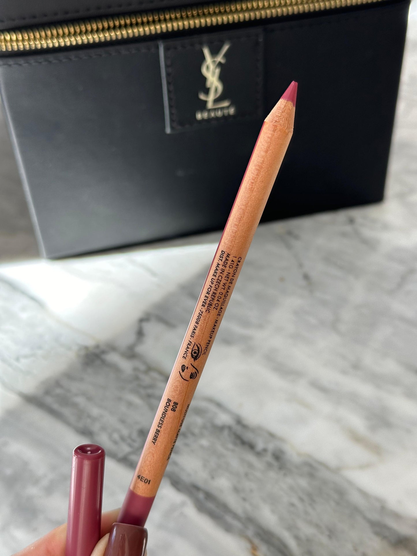 MAKE UP FOR EVER
Artist Color Pencil (808)
Brow, Eye & Lip Liner