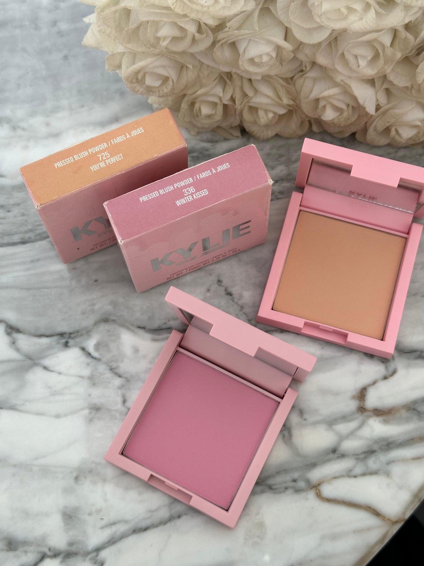 KYLIE JENNER
Pressed Blush Powder (725)