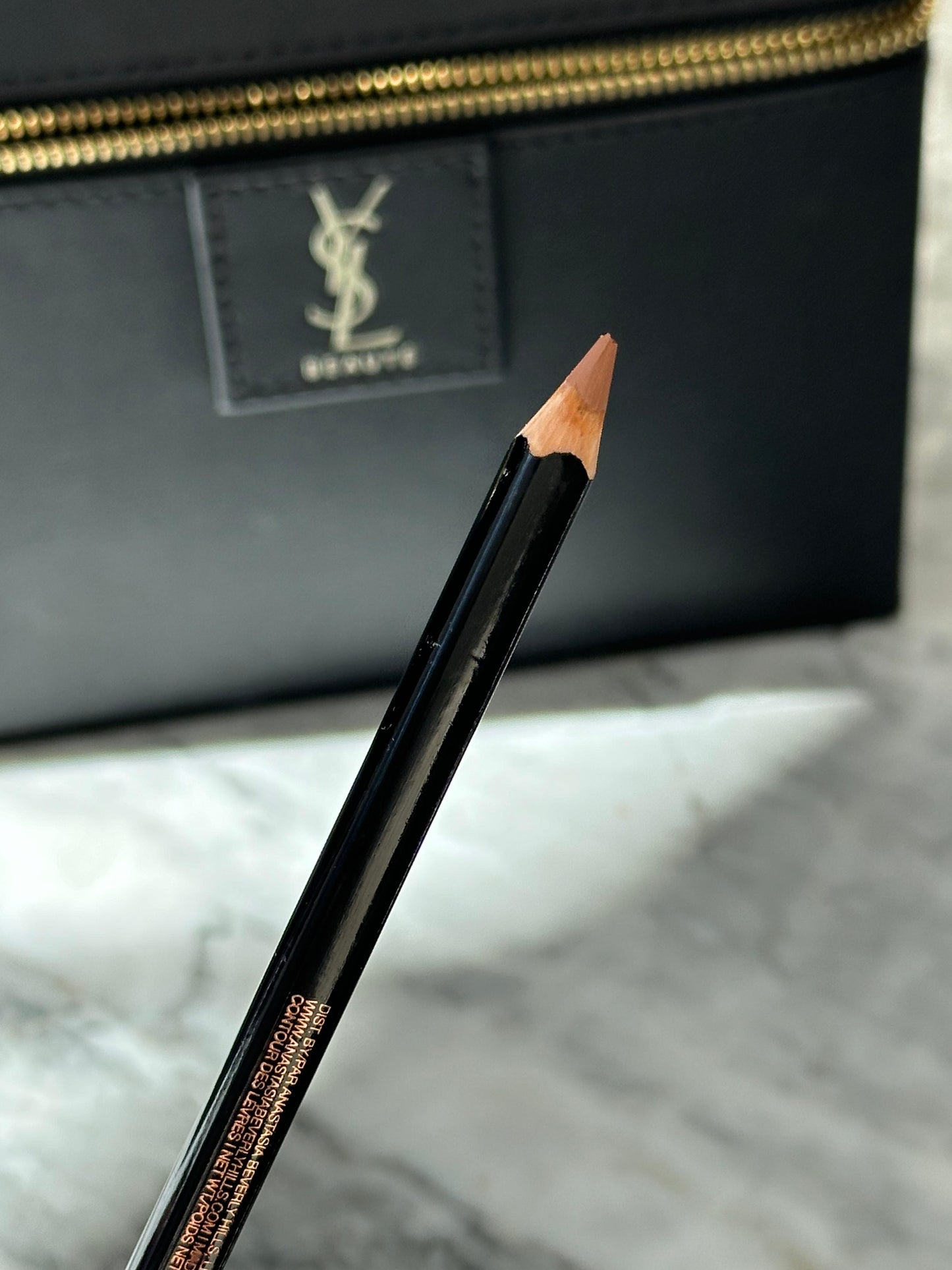 ANASTASIA BEVERLY HILLS
Lip Liner - Deep Taupe
A Full-Pigment Lip pencil For Shaping And Contouring Lips With Precision