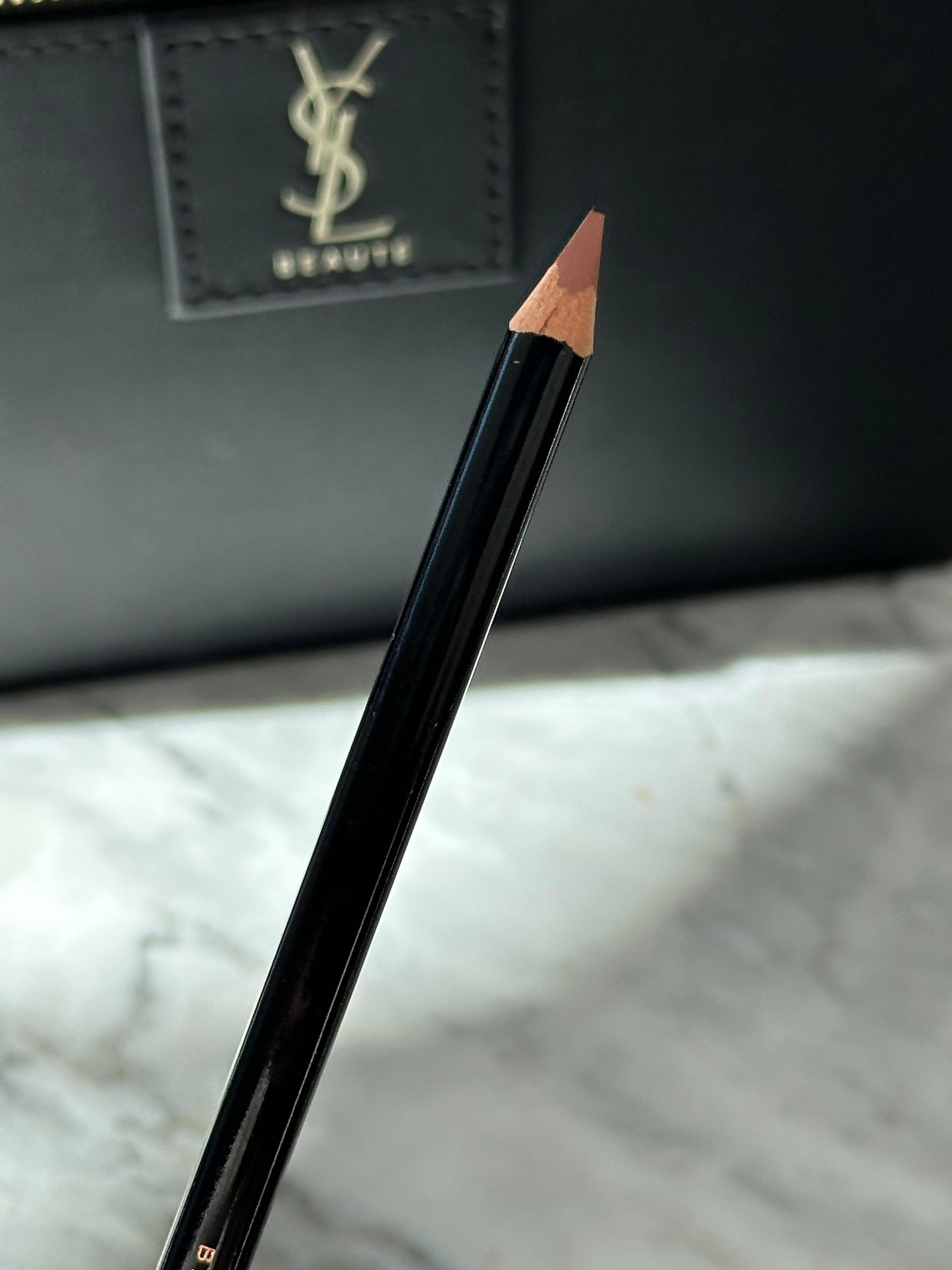 ANASTASIA BEVERLY HILLS
Lip Liner - Deep Taupe
A Full-Pigment Lip pencil For Shaping And Contouring Lips With Precision