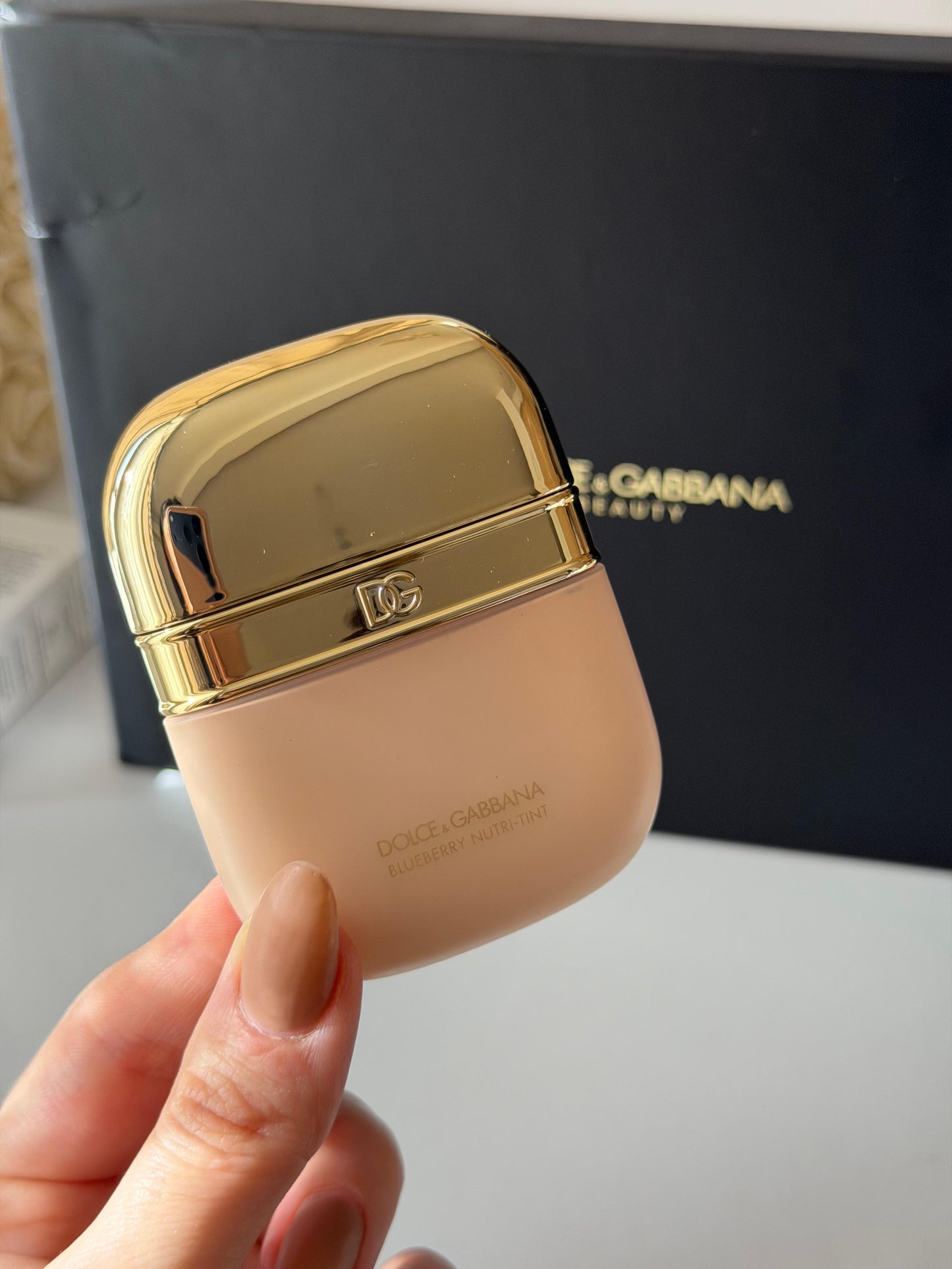 DOLCE&GABBANA Blueberry Nutri-Tint Foundation (02C)
Hydra-Glow & Fresh Skin Tint Sunscreen Broad Spectrum SPF20