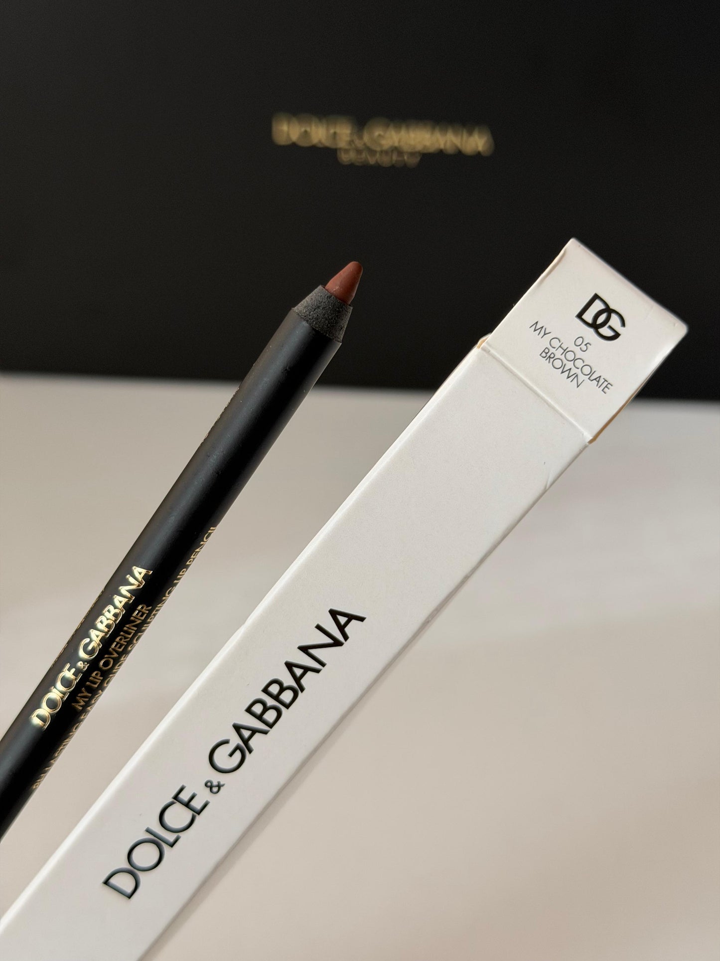 DOLCE&GABBANA My Lip Overliner
8H Lasting Easy Glide Sculpting Lip Pencil (05)