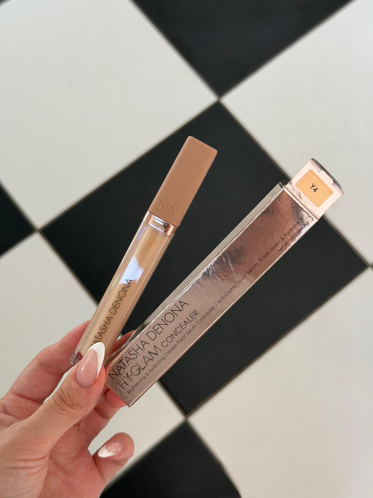 NATASHA DENONA Hy-Glam
Brightening & Hydrating Crease-Proof Serum Concealer (Y4)