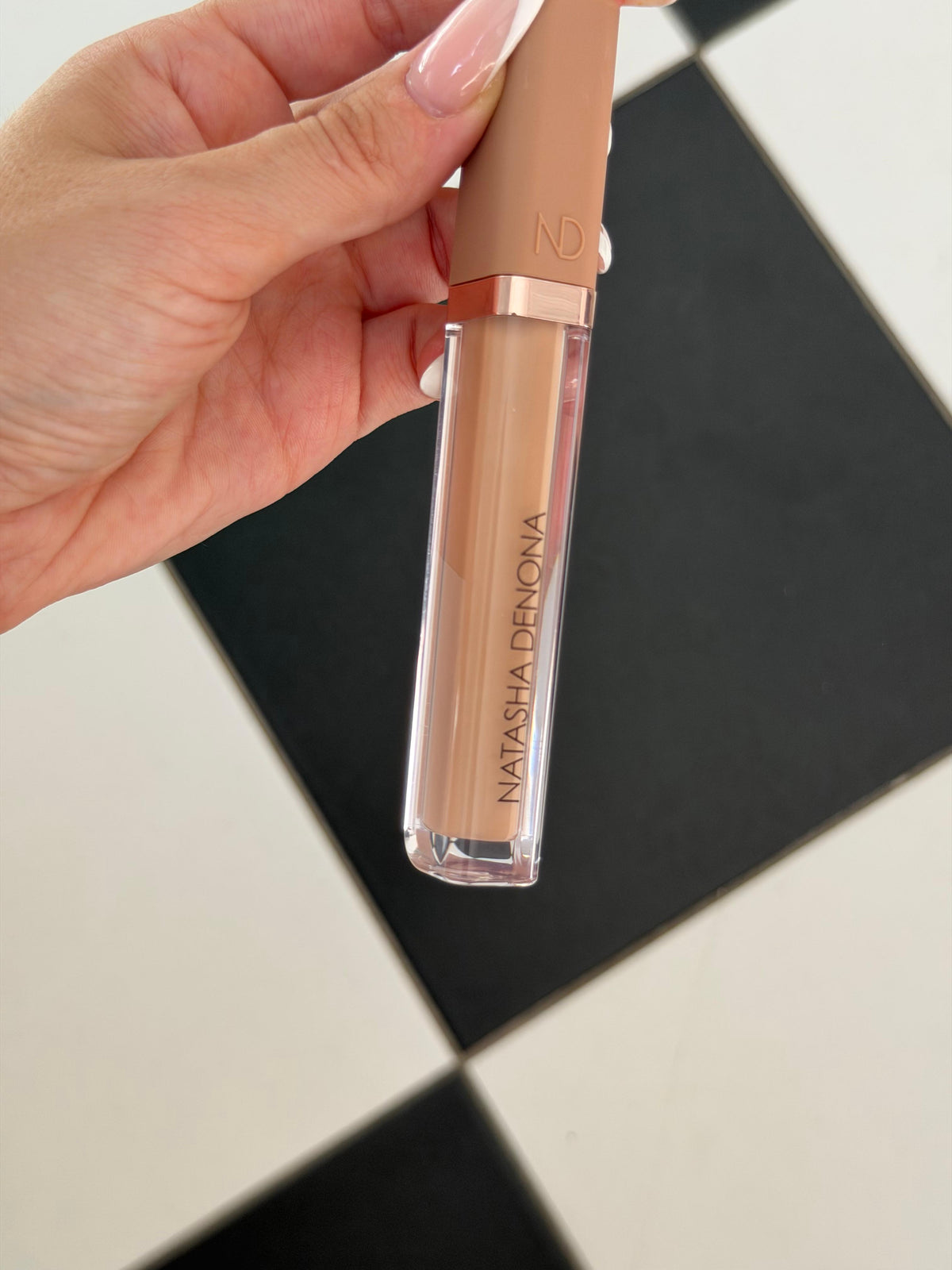 NATASHA DENONA Hy-Glam
Brightening & Hydrating Crease-Proof Serum Concealer (N3)