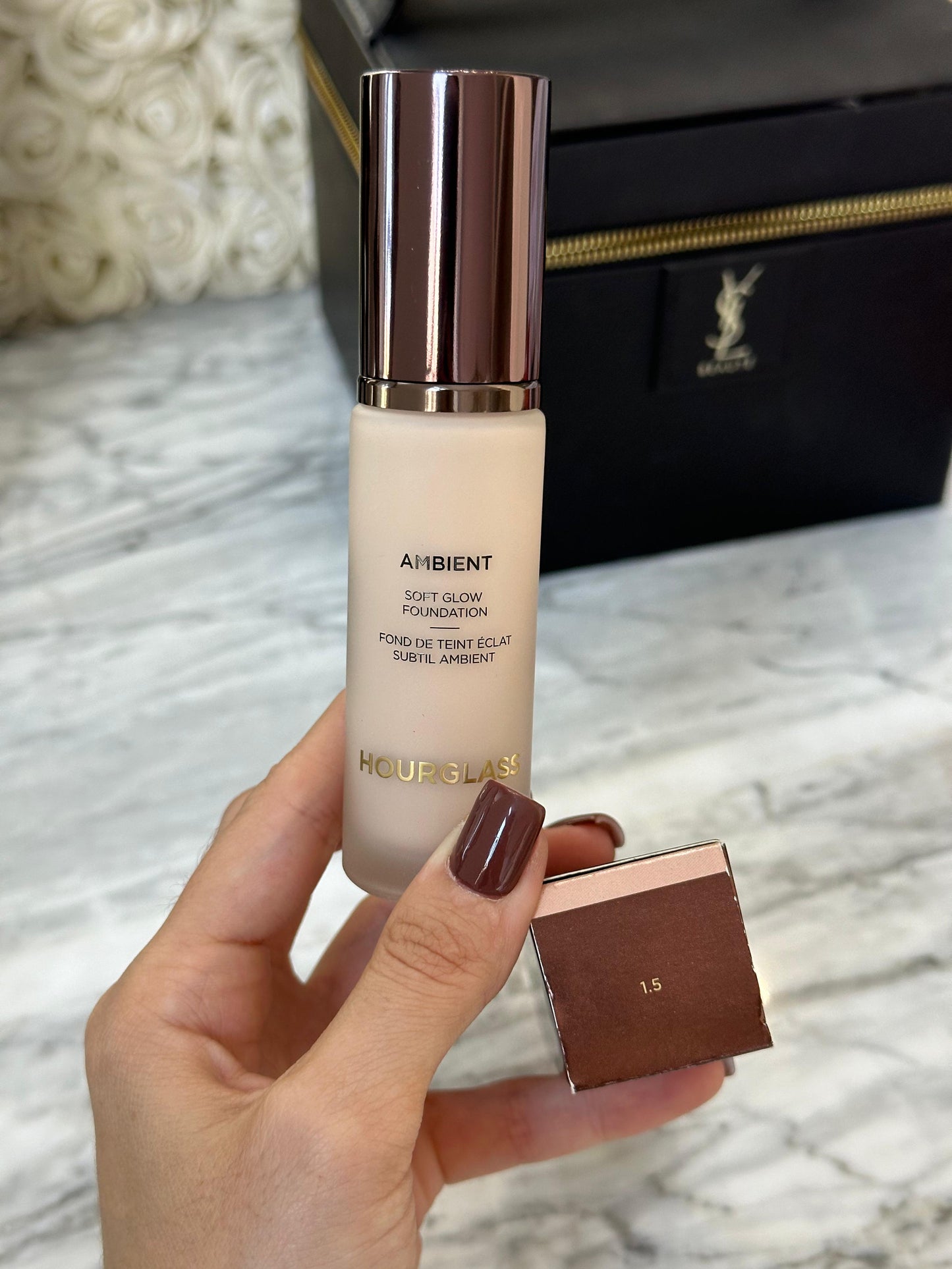HOURGLASS Ambient Soft Glow Foundation