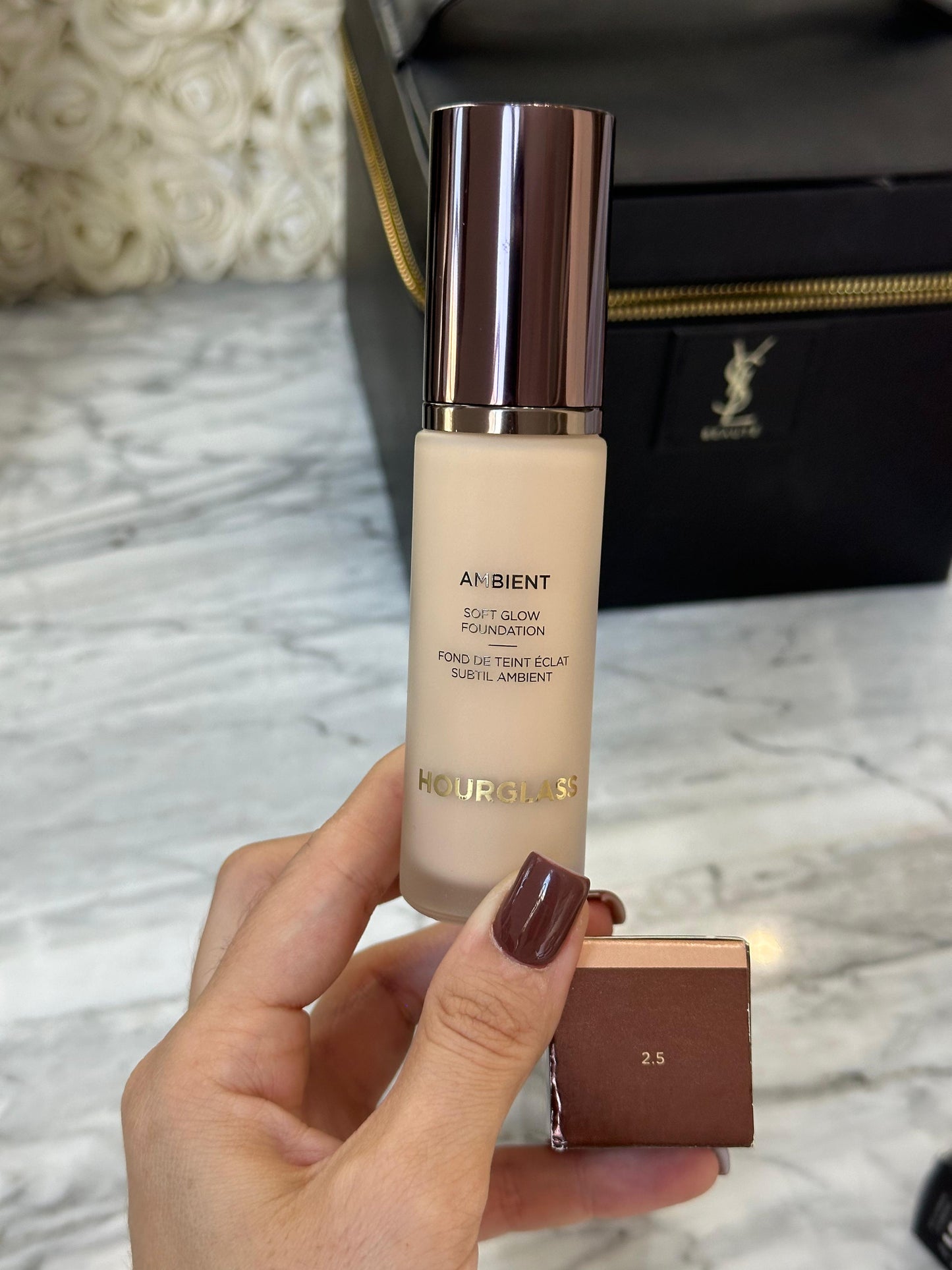 HOURGLASS Ambient Soft Glow Foundation