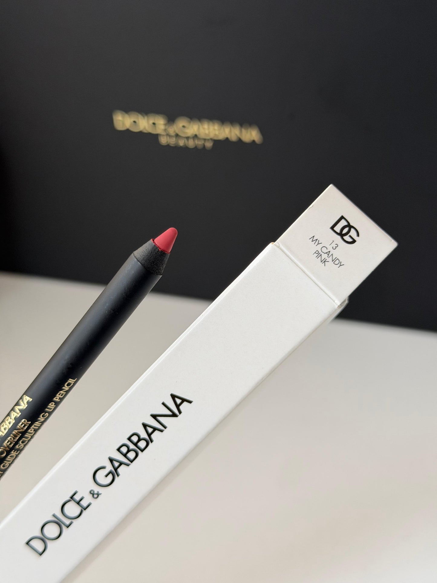 DOLCE&GABBANA My Lip Overliner
8H Lasting Easy Glide Sculpting Lip Pencil (13)