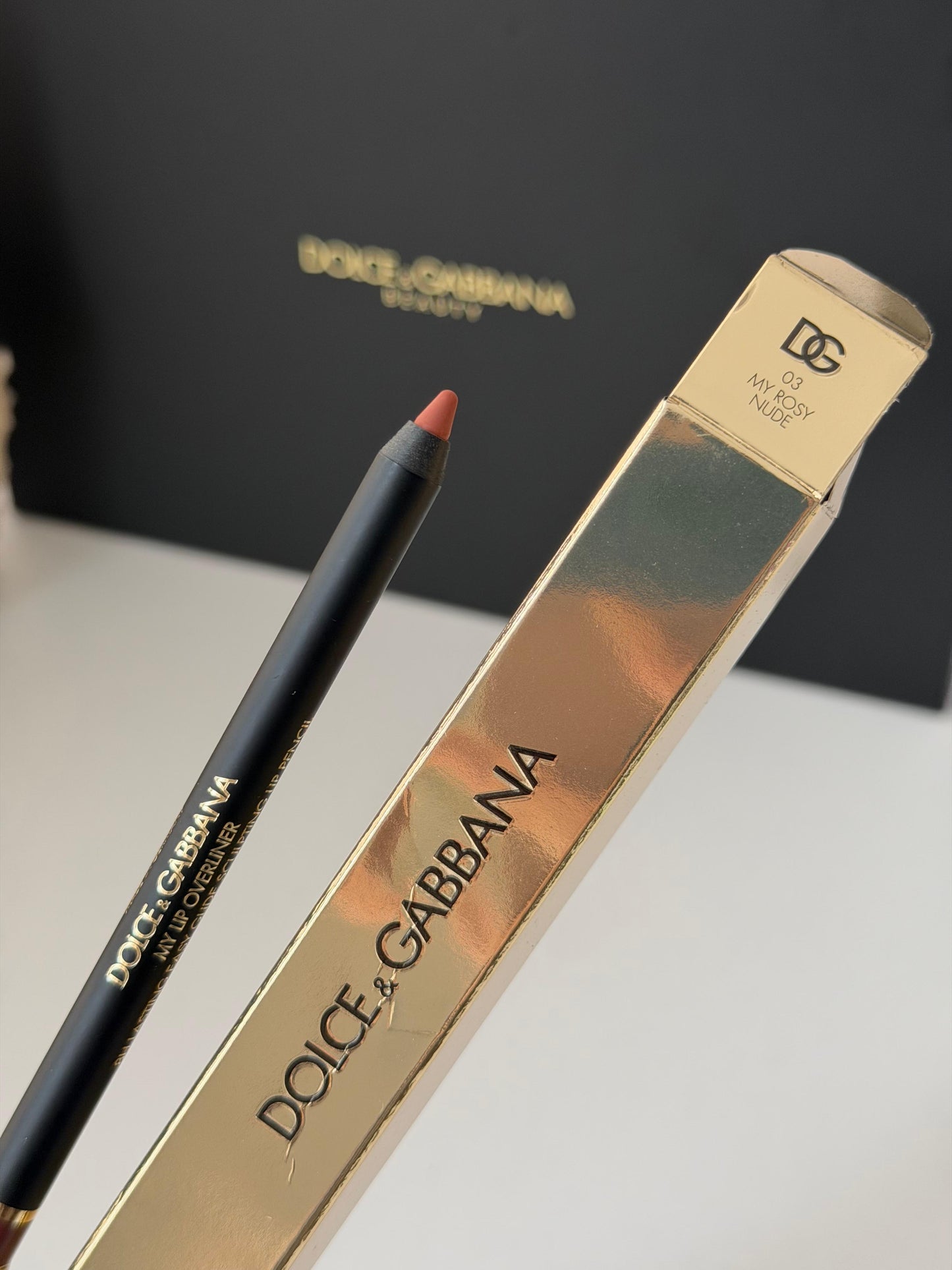 DOLCE&GABBANA My Lip Overliner
8H Lasting Easy Glide Sculpting Lip Pencil (03)