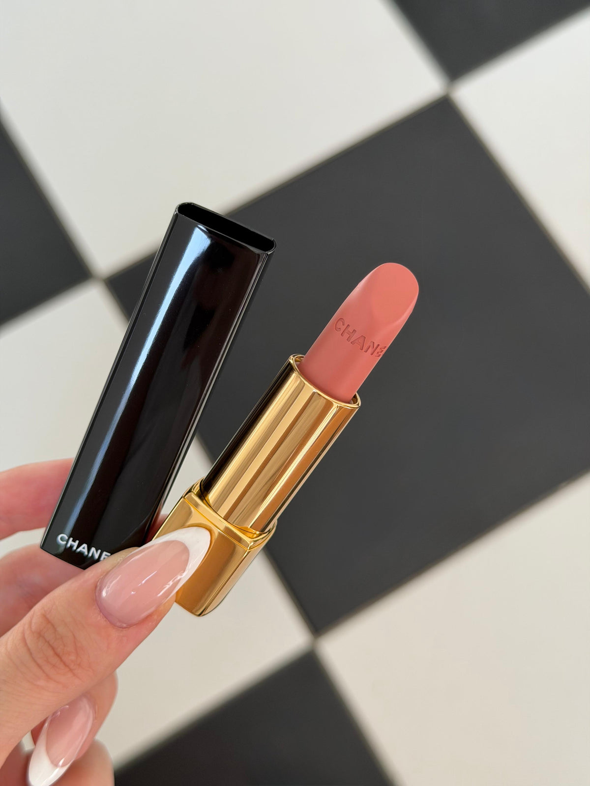CHANEL Rouge Allure Velvet (76)
Luminous Matte Lipstick