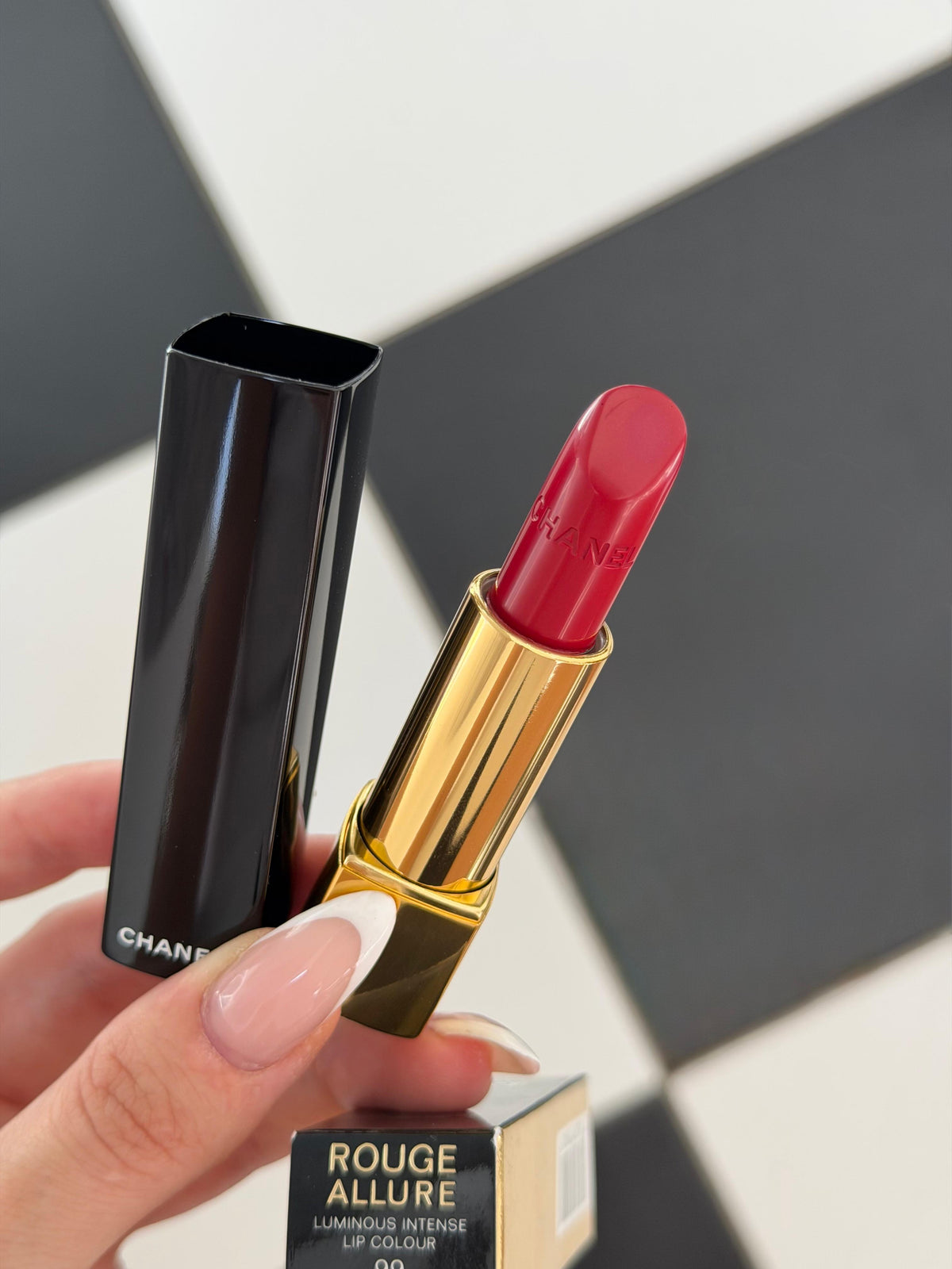 CHANEL Rouge Allure Luminous Intense Lip Colour (99)