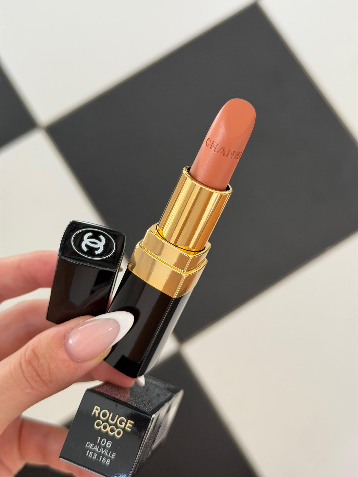 CHANEL Rouge Coco (106)
Ultra Hydrating Lipstick