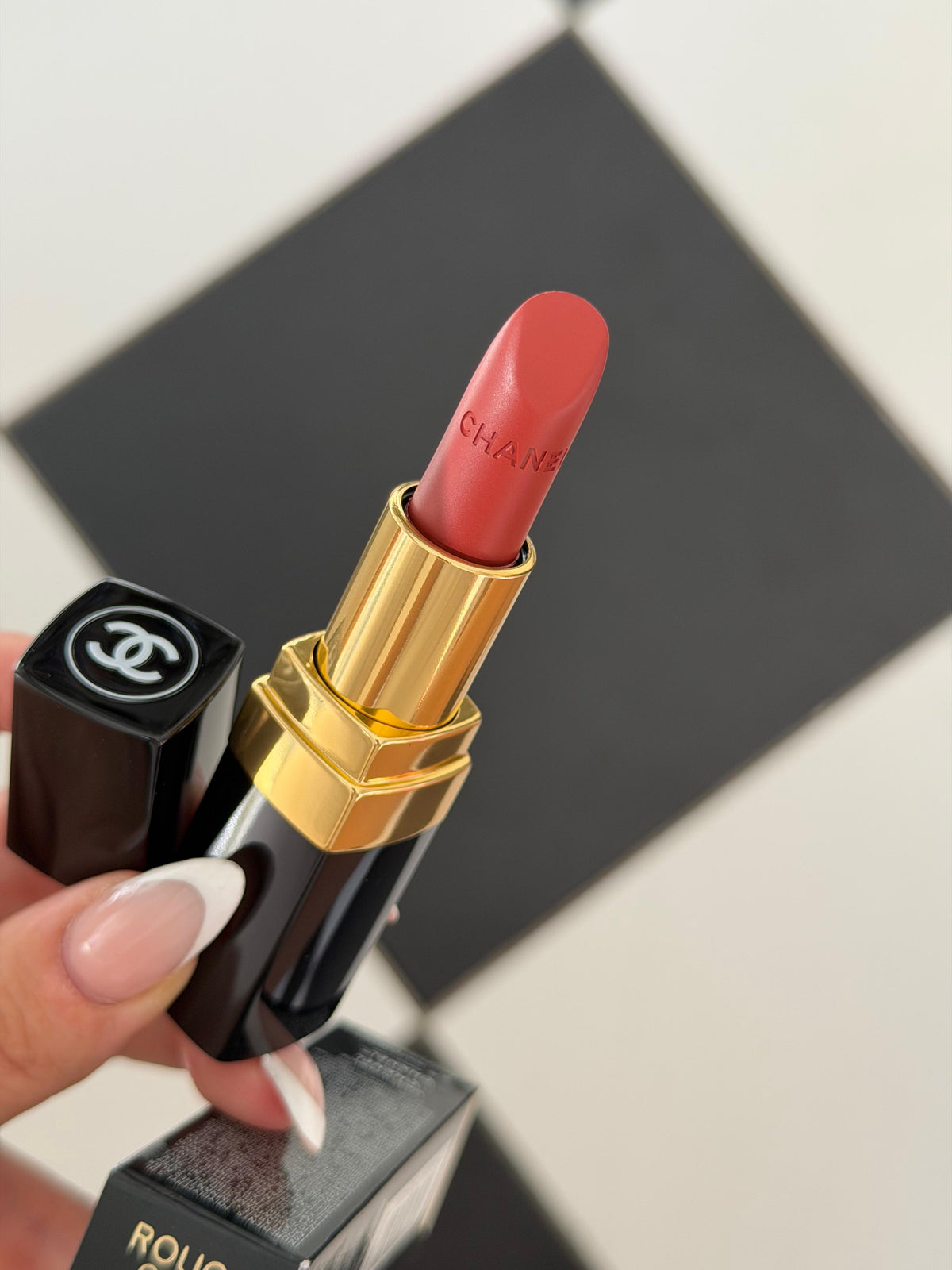 CHANEL Rouge Coco (115)
Ultra Hydrating Lipstick
